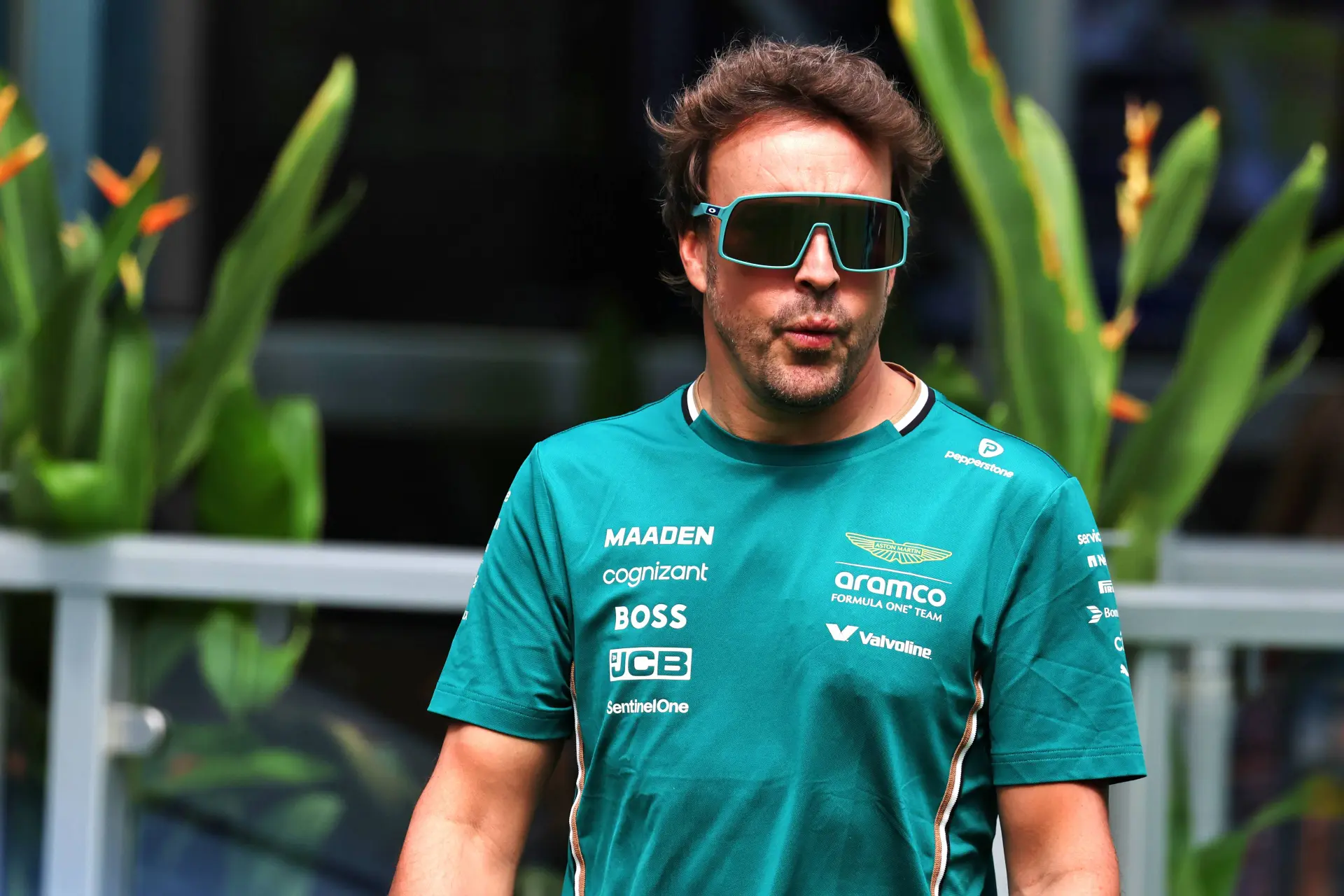 Alonso reveals worrying multi-factor situation making Aston Martin slow