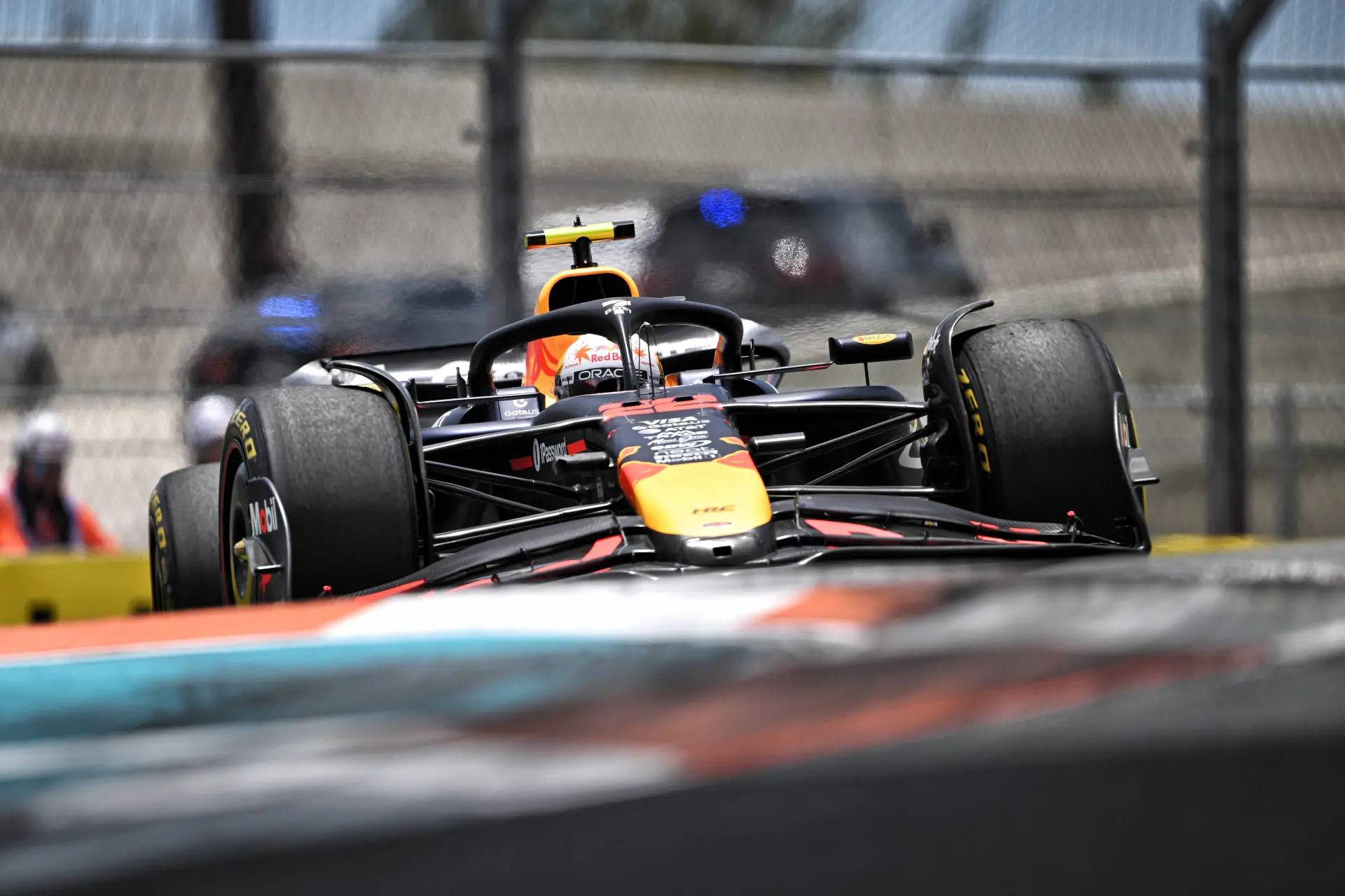 Horner verklaart aanzienlijk verschil in prestatie tussen Verstappen en Tsunoda