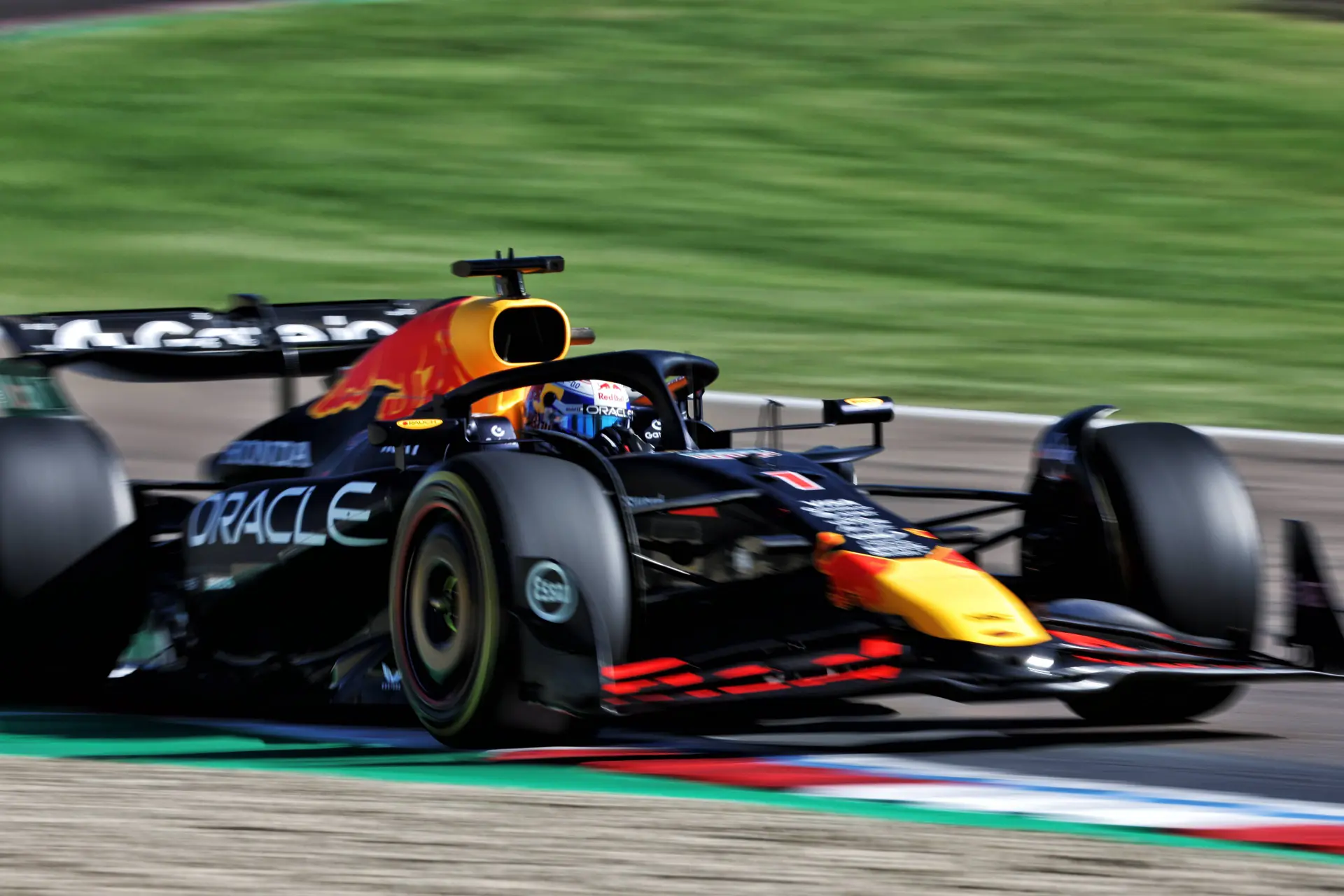 Verstappen heeft geluk, Norris dikke pech met strategie in GP Imola