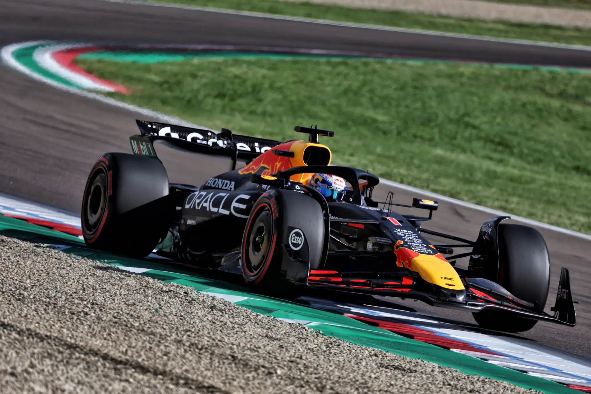 F1 LIVE | Another Turn 1 battle between Piastri and Verstappen awaits in Imola