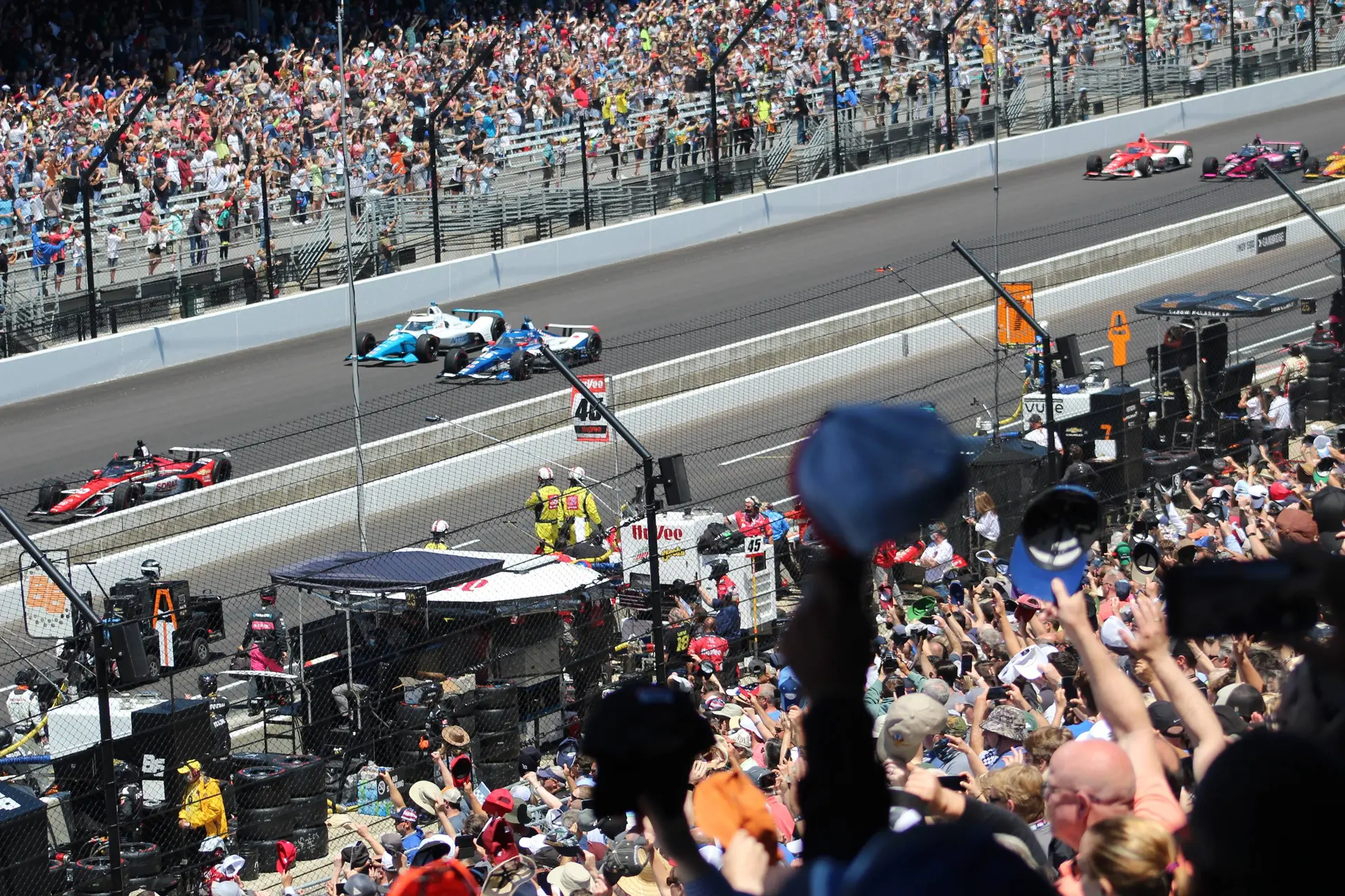 Former Ferrari driver crashed into team at pitlane in Indy 500