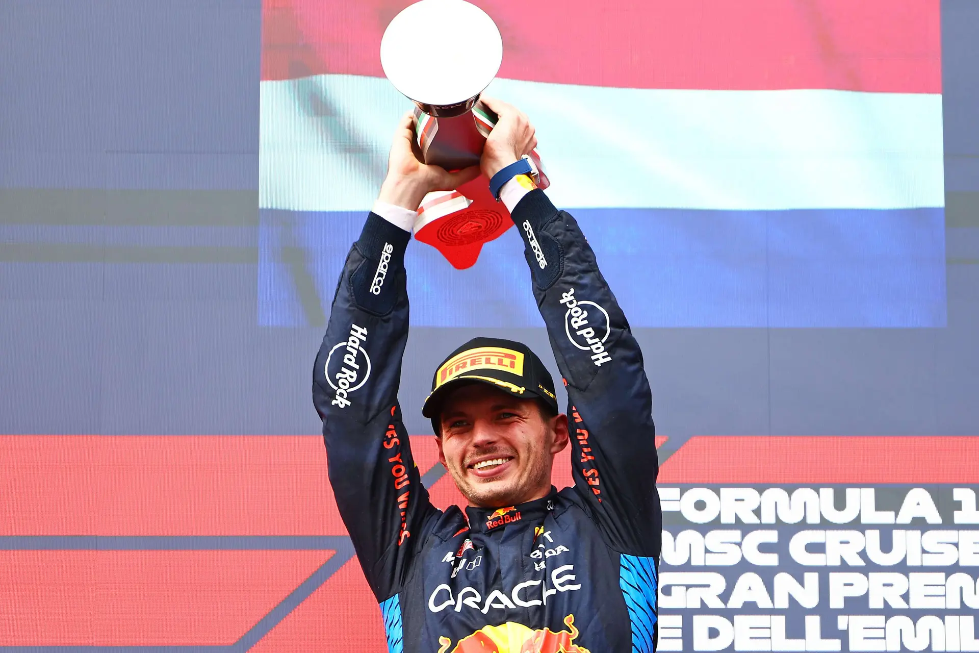 Verstappen verslaat Norris en wint zinderende GP Imola