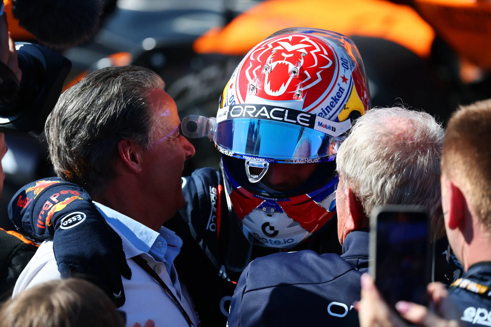 Verstappen kan geluk niet op na masterclass en 'enorme verbetering' in Imola