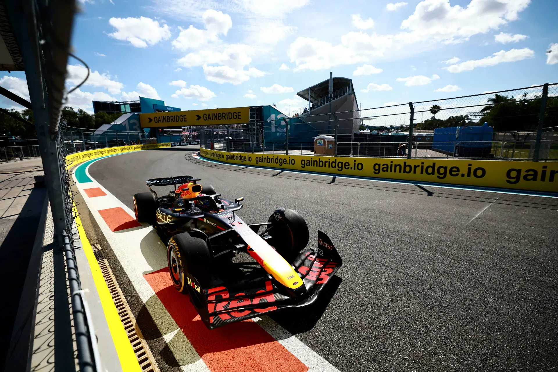 Verstappen bijt op zijn tong na nieuw contract voor Miami Grand Prix