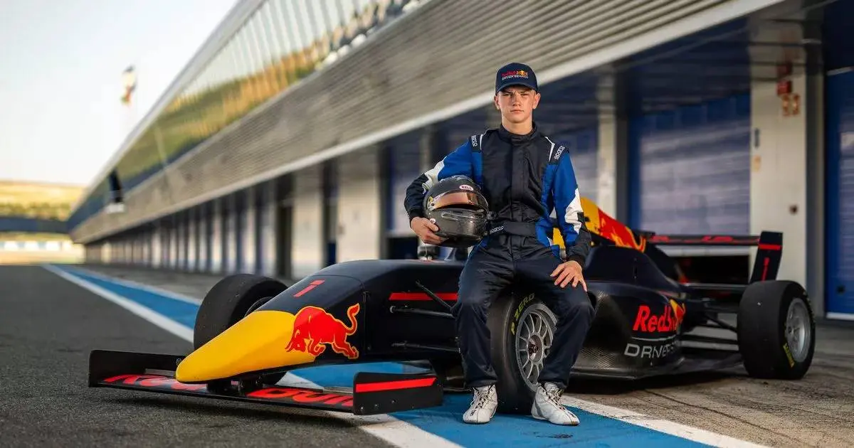 Another 17-year-old Red Bull driver and rising star? No, it’s not Arvid Lindblad!