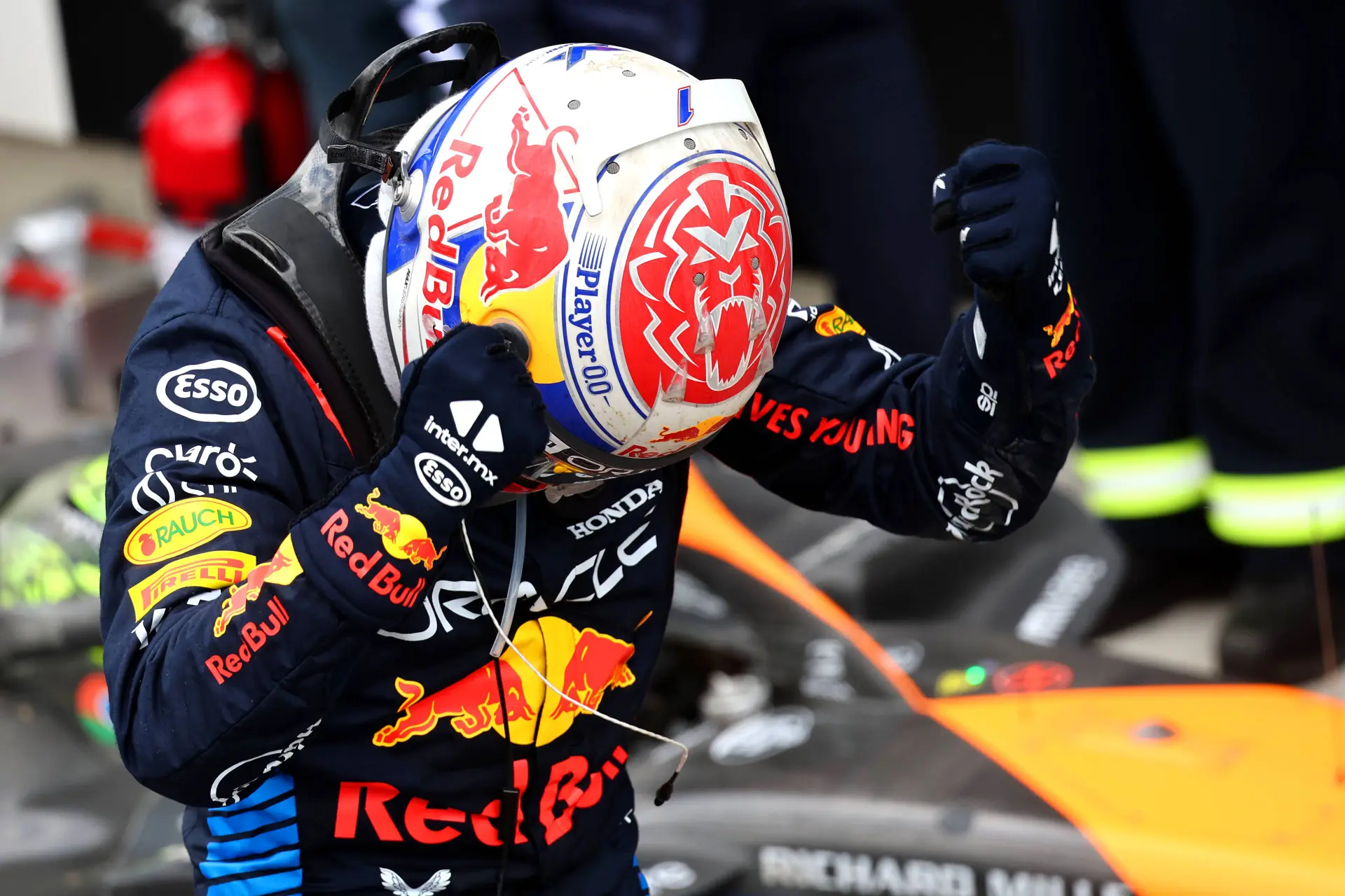 Max Verstappen toont zijn klasse en wint spectaculaire regenrace in Canada
