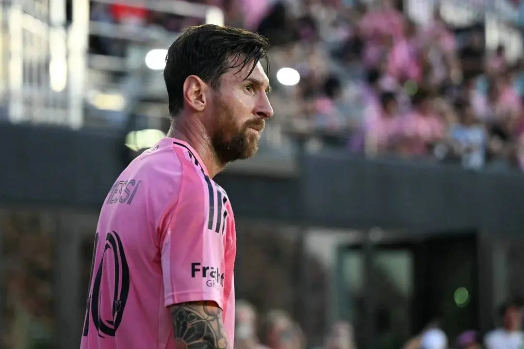Football legend Messi receives special gift from an F1 driver: take a look at his reaction!