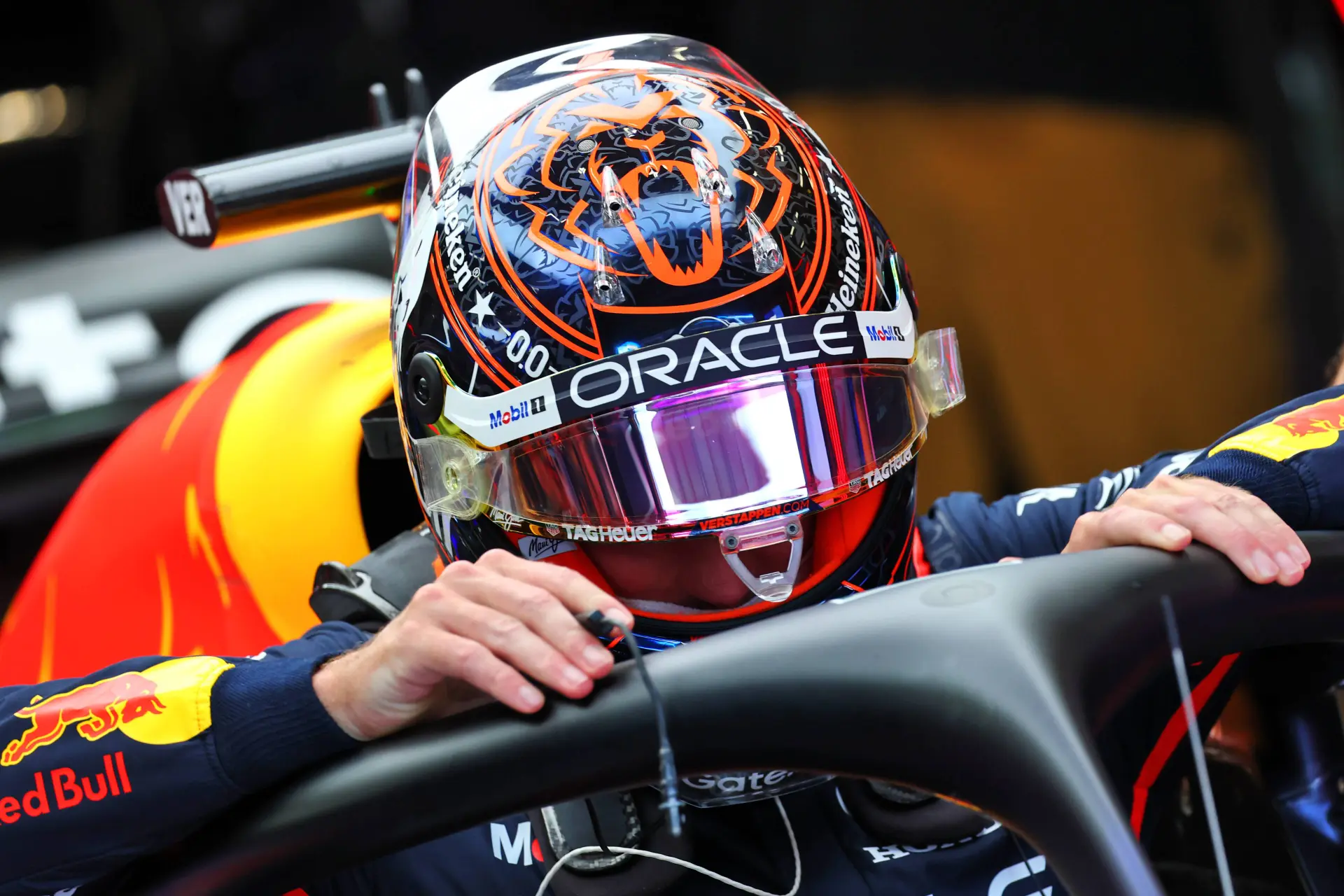 A maginificent Verstappen withstands Piastri's relentess pace to snatch win!