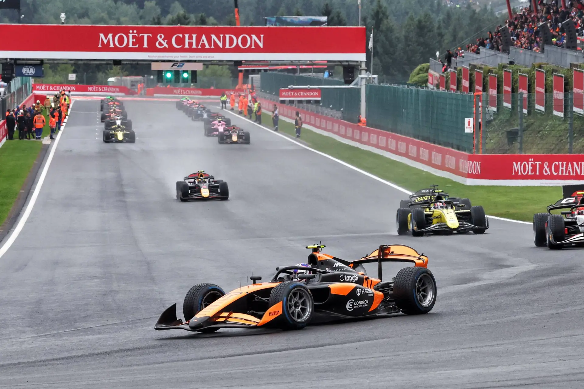 McLaren-coureur krijgt forse tijdstraf en raakt zege op Spa kwijt: ‘Dit doet pijn’