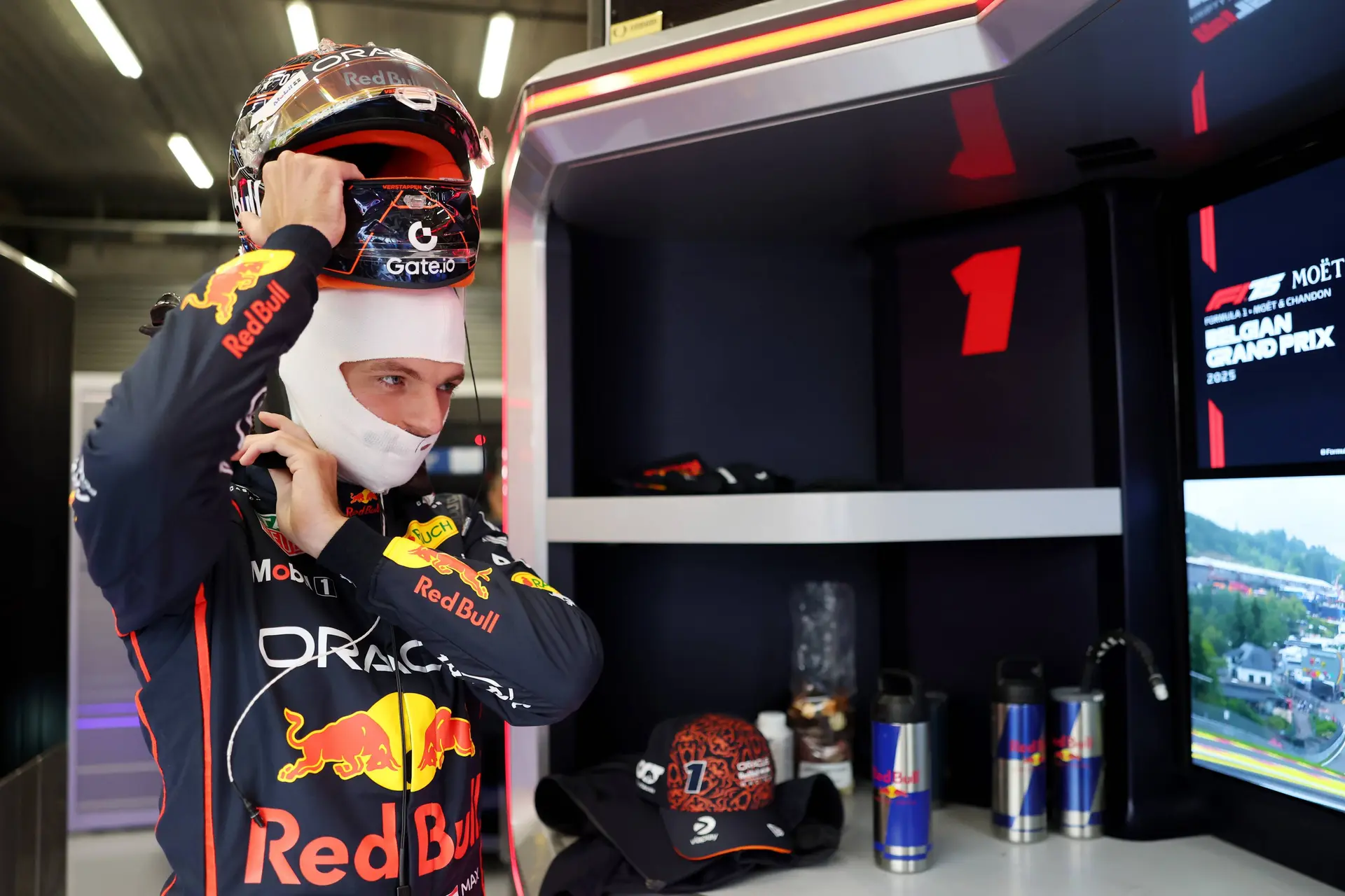 Verstappen vervangt motoronderdelen, maar krijgt hij ook een gridstraf?