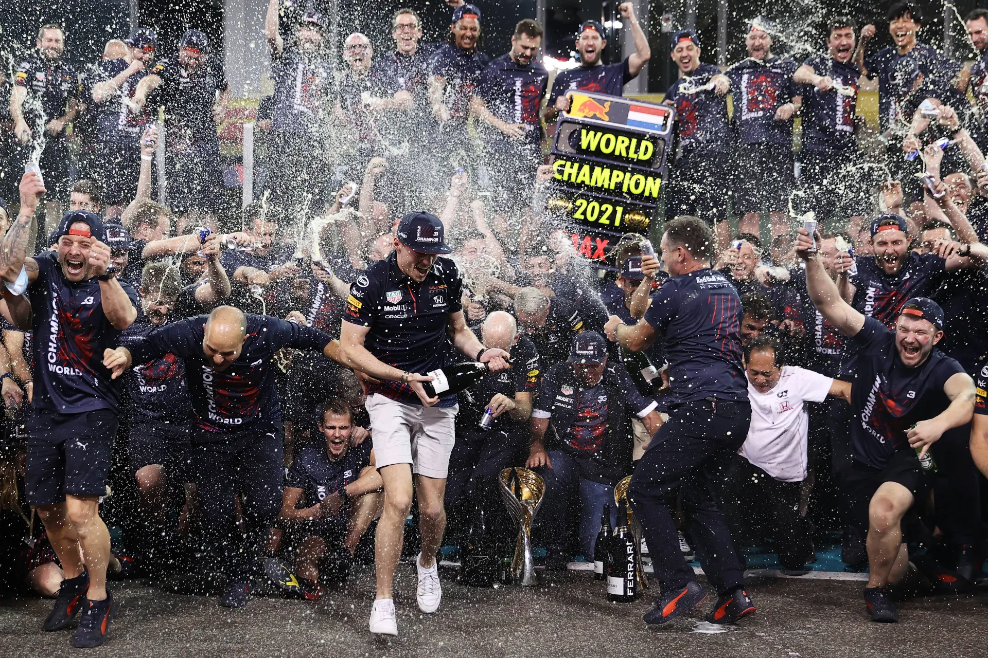Red Bull was ook het haasje: overschreed budgetcap door catering