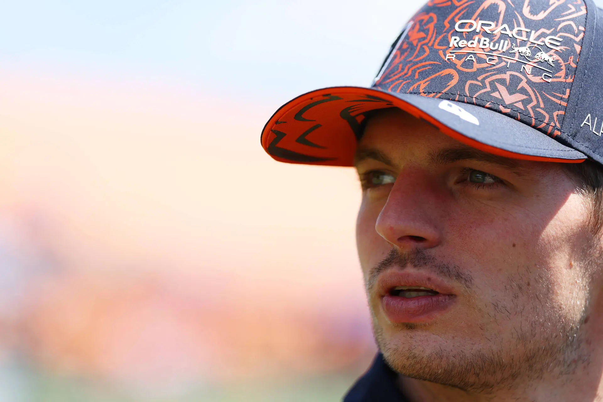 Speculation about Verstappen's talk with Mercedes boss Wolff increasing
