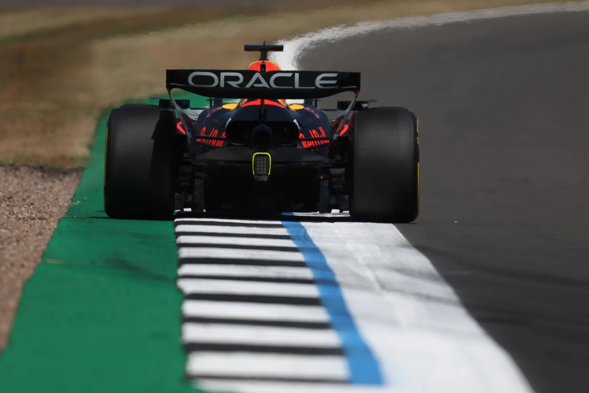 British singer cancels show in the Netherlands due to illness, attends Verstappen's race instead