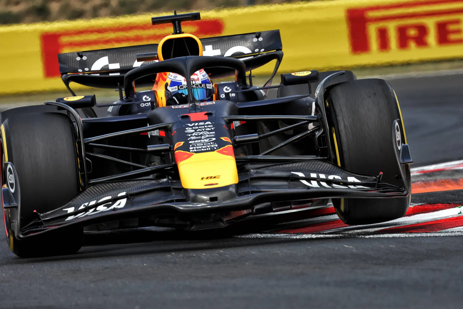 Verstappen naar de wedstrijdleiding na vreemd incident VT2