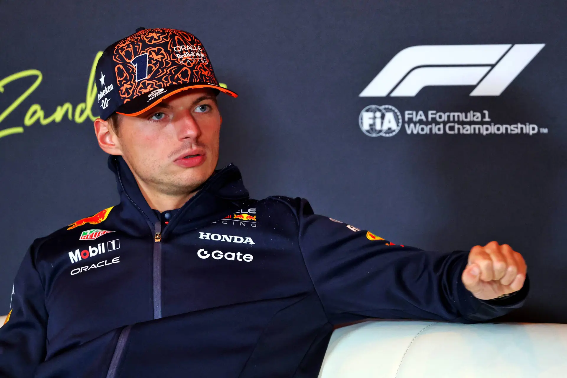 Internet ziet Verstappen lachen op bijzonder moment na kwalficatie voor Nederlandse GP