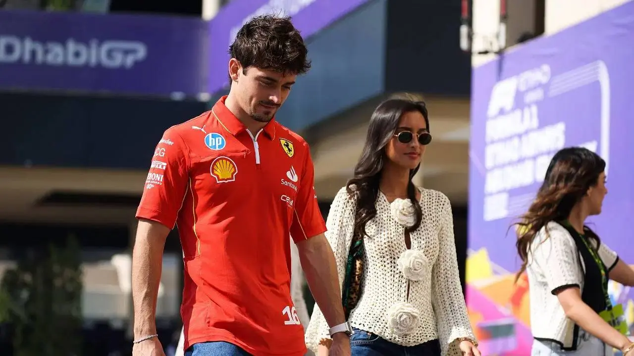Leclerc viert vakantie net als Verstappen vanaf eigen superjacht