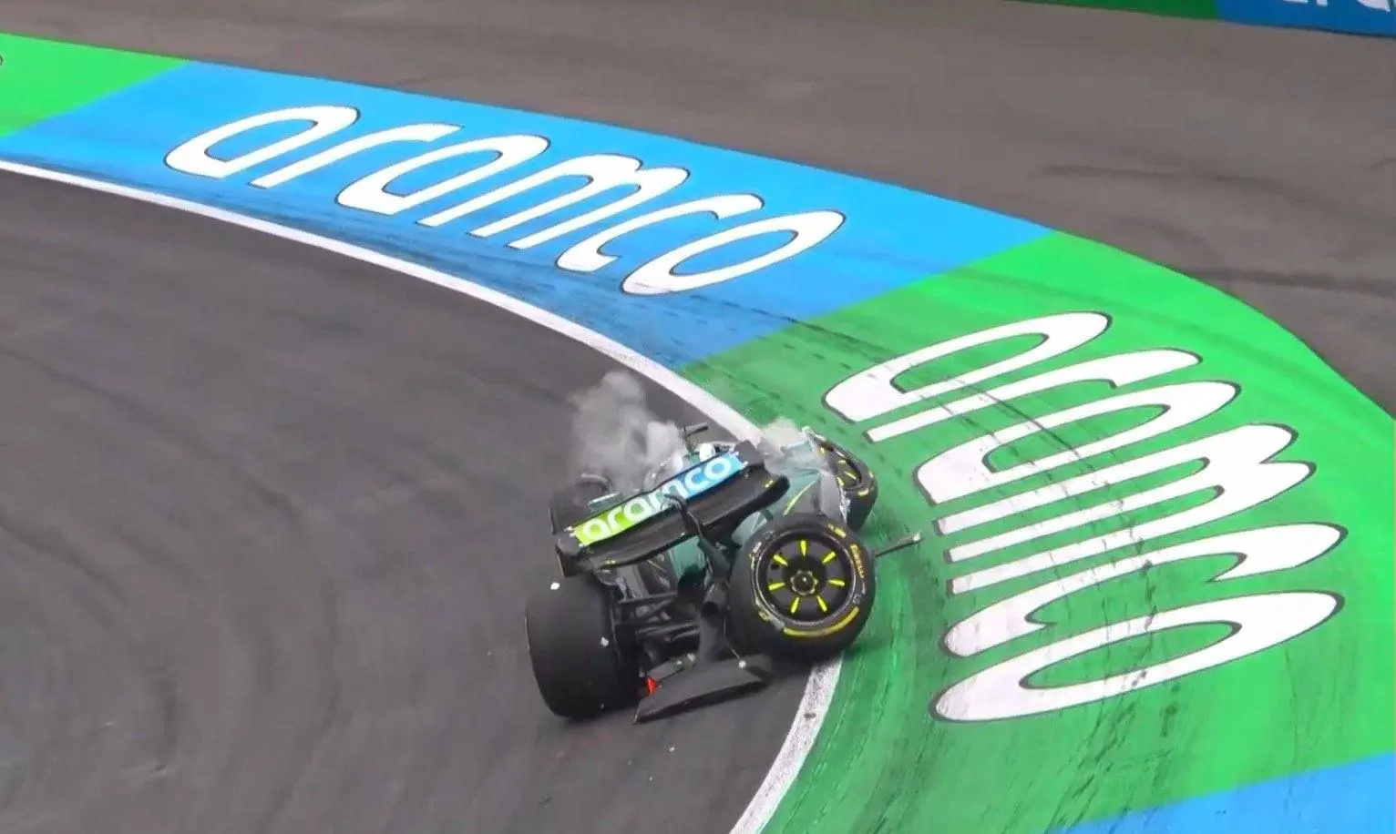 Rode vlag in VT2 Zandvoort door zware crash van Stroll