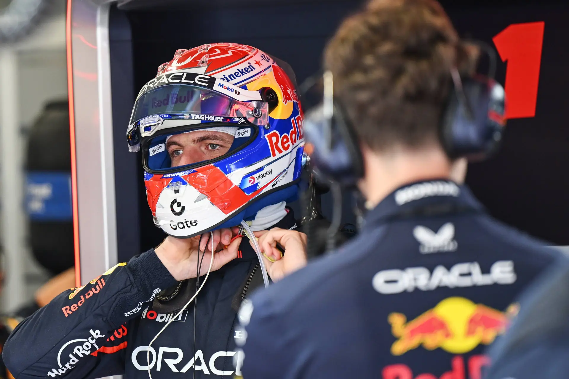 Buitenlandse media zien veranderde Verstappen: 'Ongewoon poeslief voor iedereen'