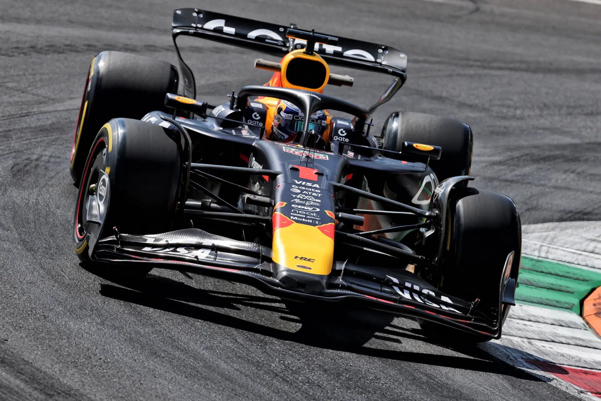 Italien GP-Sieger Verstappen in Aktion in Monza - Tag 1 des Pirelli-Reifentests