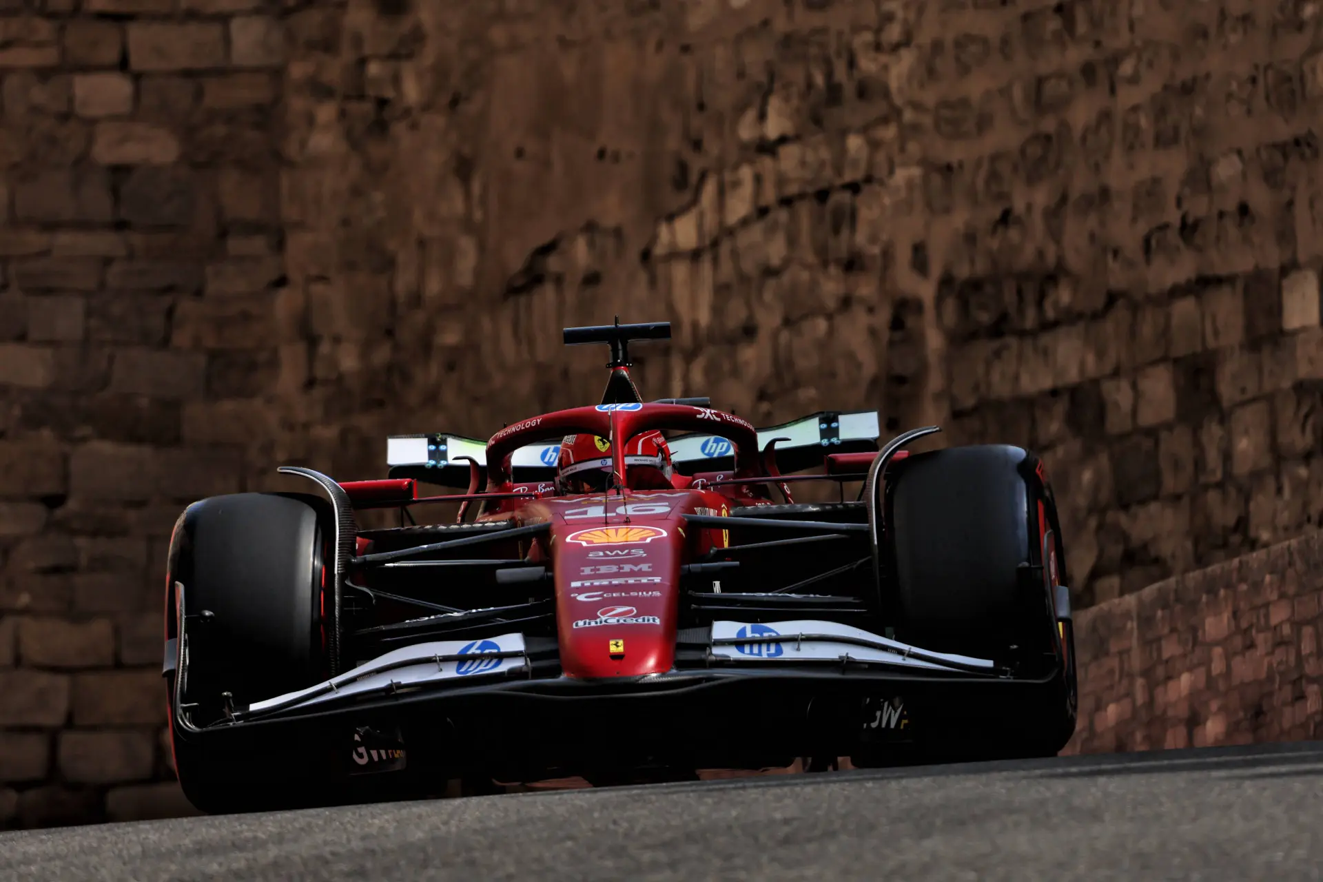 F1 LIVE | A fourth red flag affects Q2 straight away in Baku!