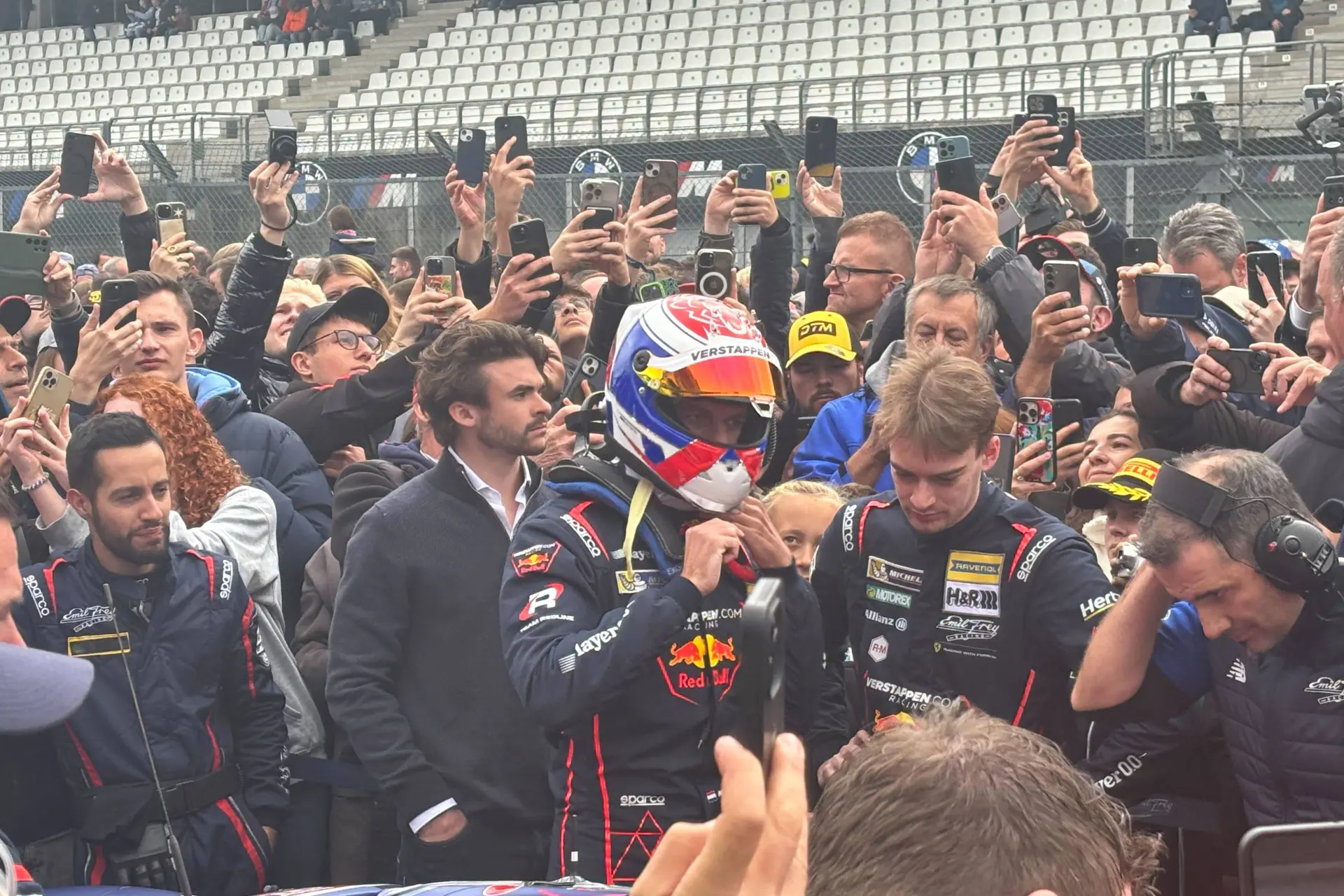 GT3-debuut Verstappen zorgt voor ongekende taferelen op de Nordschleife