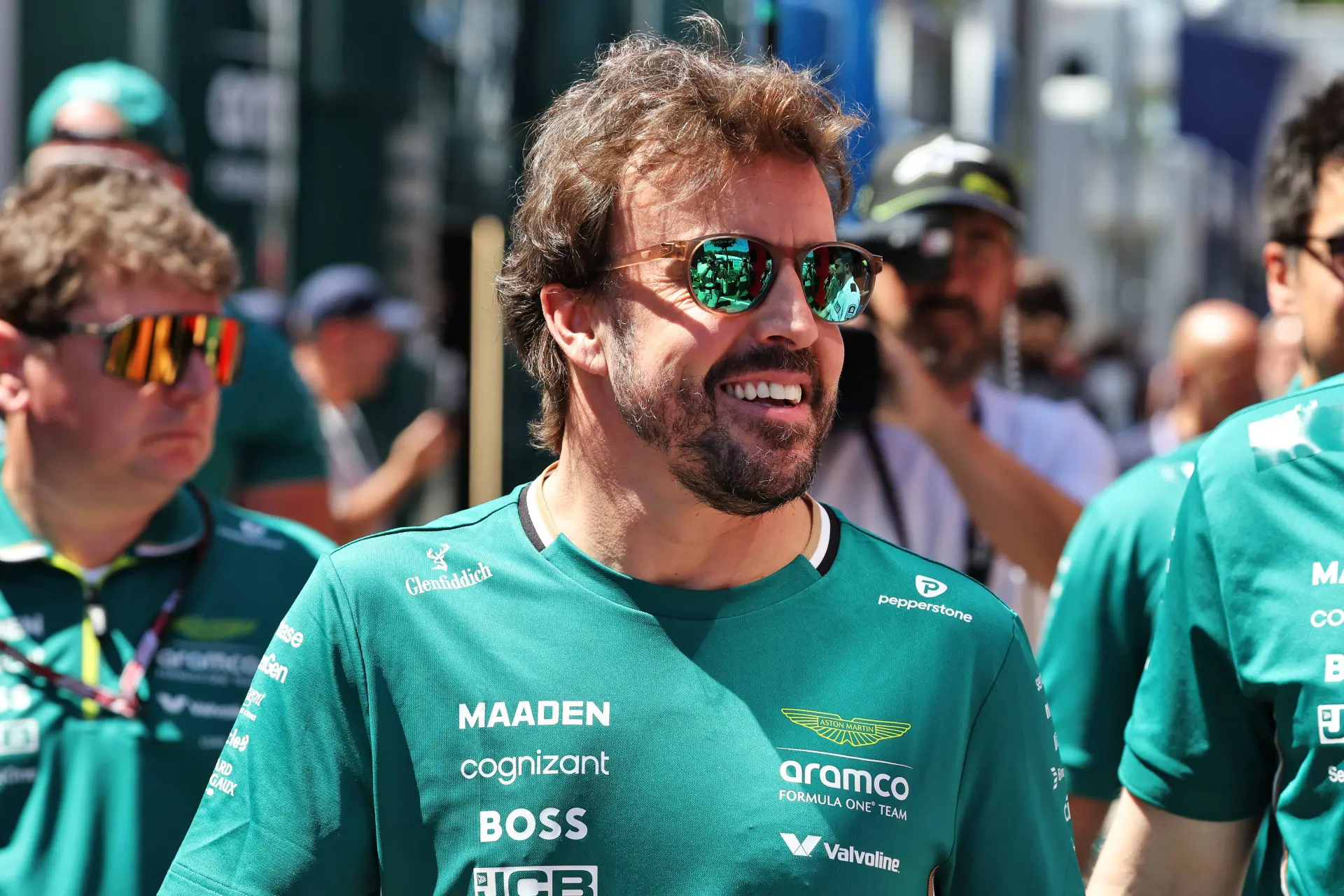 Alonso doorbreekt stilte en reageert voor het eerst op de geboorte van zijn kind