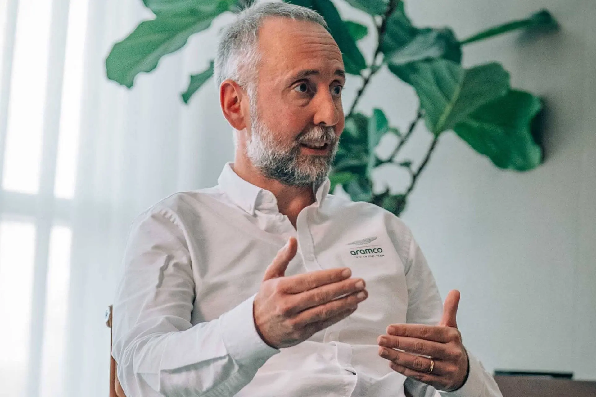 Chief Technical Officer Enrico Cardile speaking to Aston Martin- Photo: Aston Martin F1