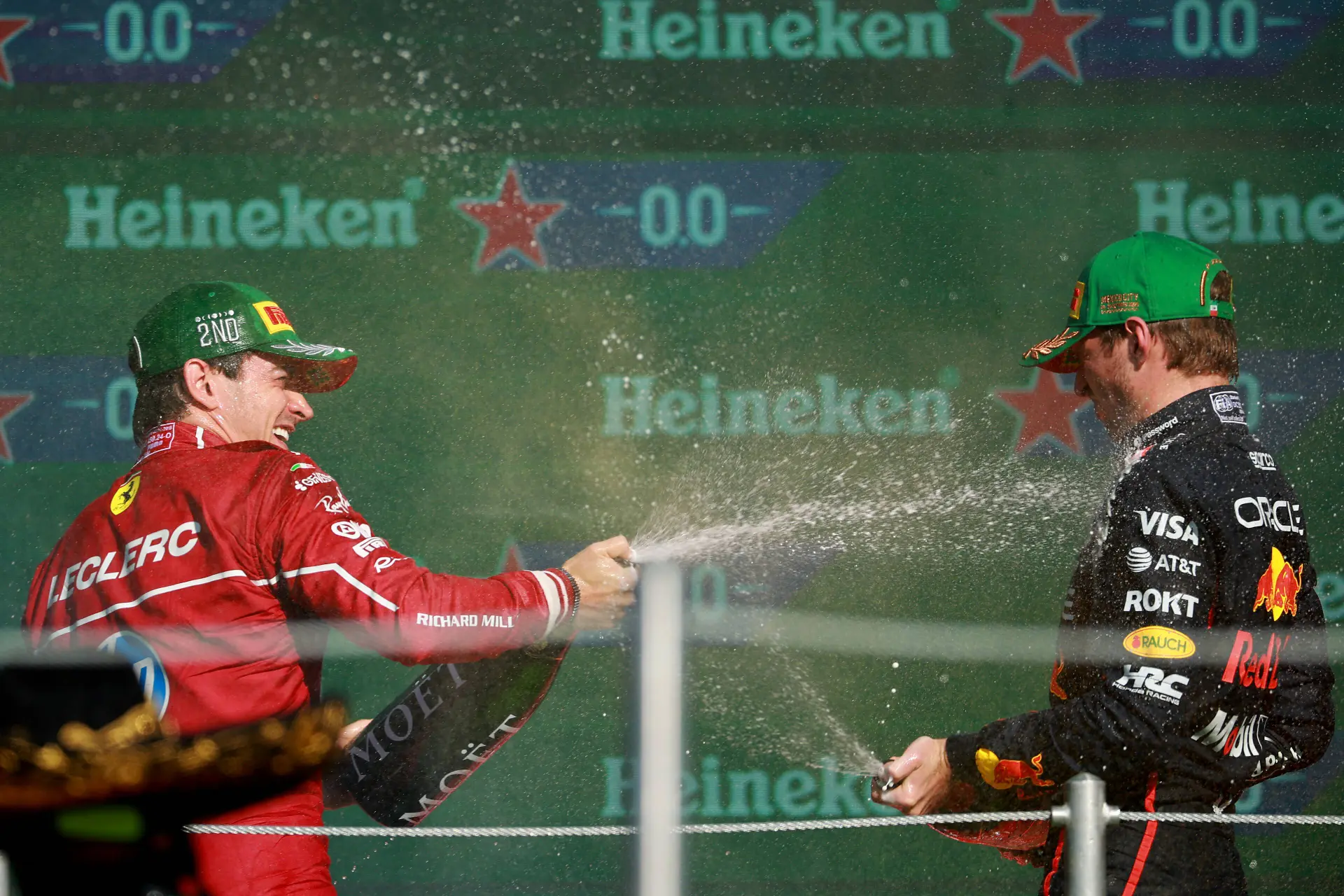 Leclerc gered van Verstappen: 'Zag hem steeds dichterbij komen'