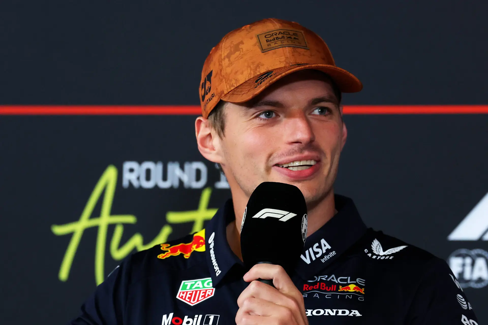 FIA roept Verstappen op voor persconferentie na McLaren-geruchten