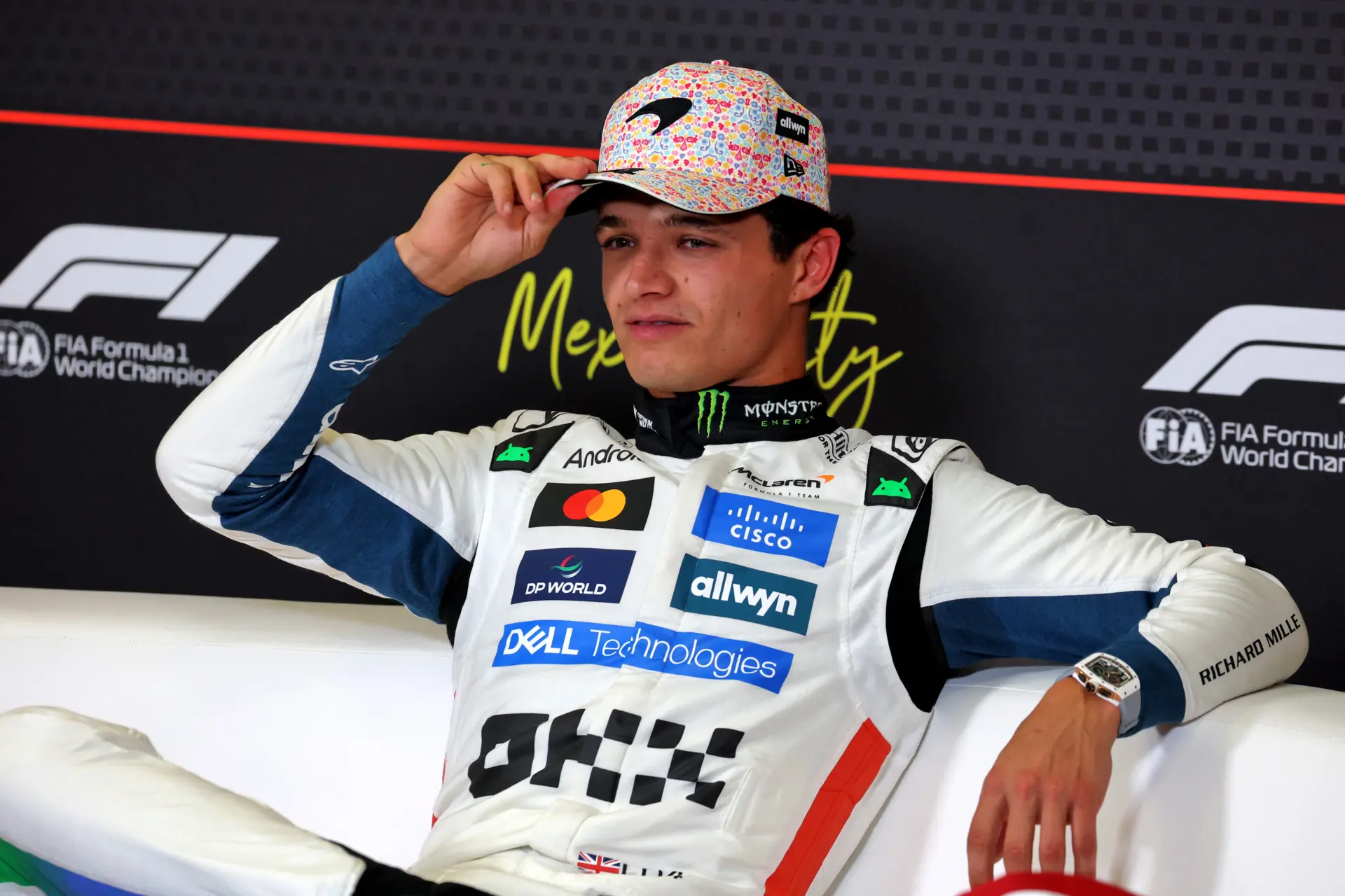 Norris ignores Mexico GP boos as he takes championship lead