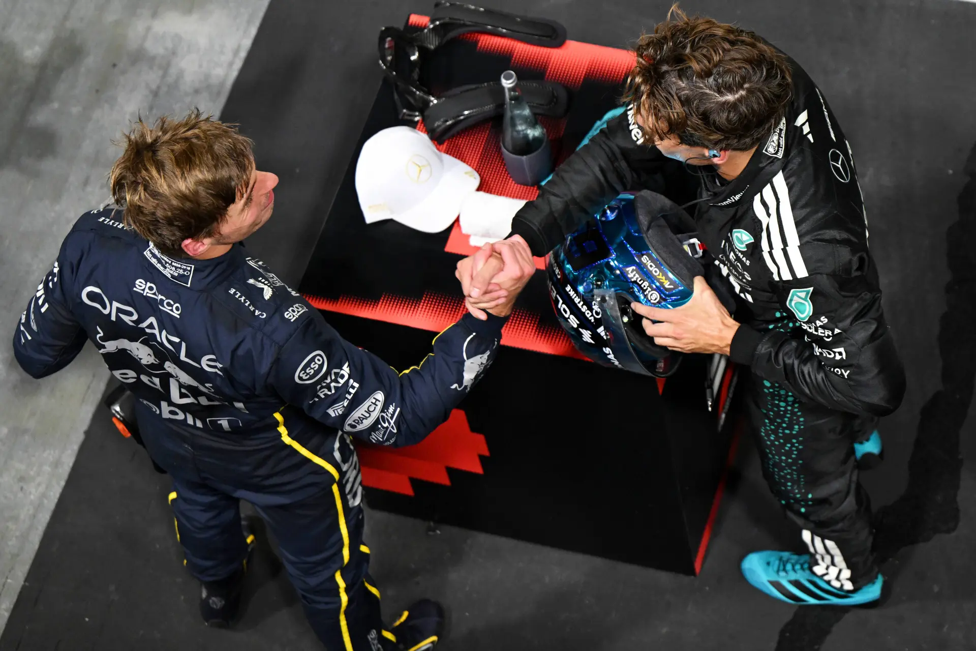 Kan Russell ervoor zorgen dat Mercedes Verstappen niet binnenhaalt?