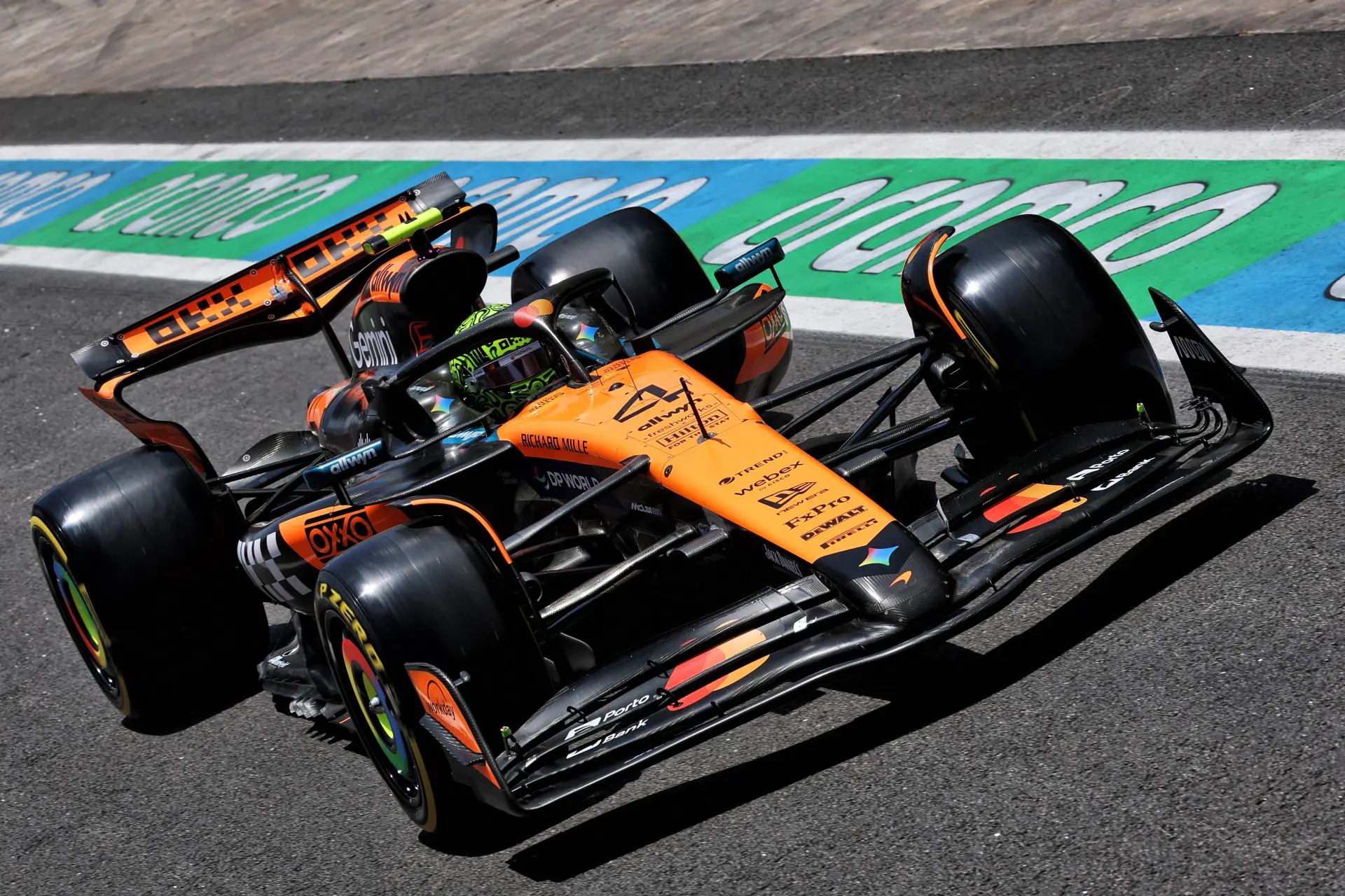 Norris sets tone with impressive sprint pole, Piastri P3, Verstappen P6