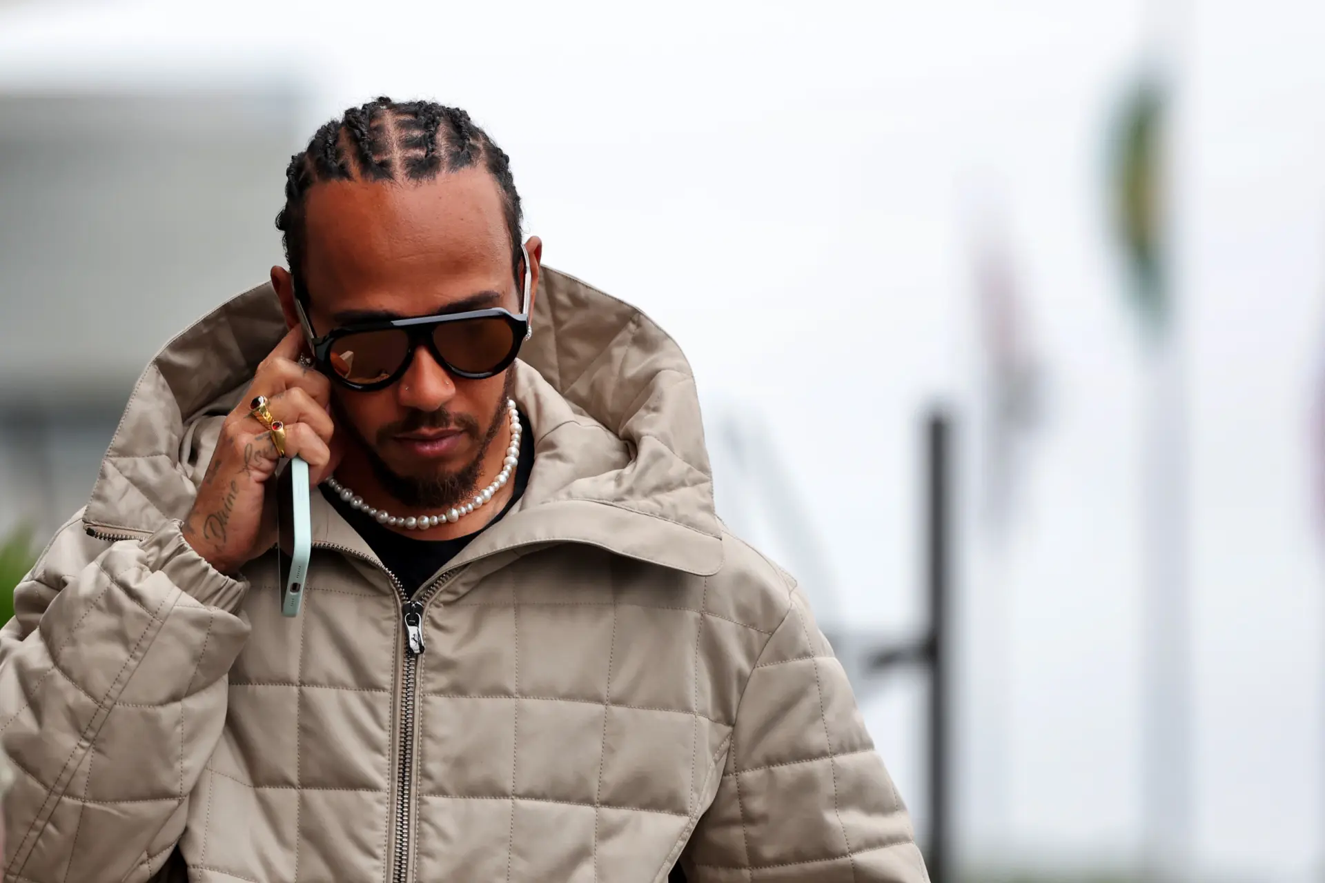 Hamilton refuses to give up on Ferrari dream turned "nightmare"
