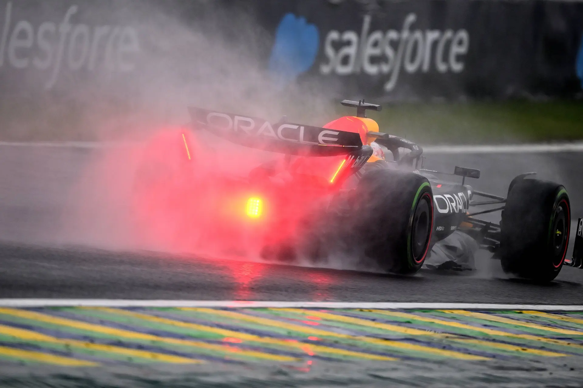 F1 LIVE | Zet Verstappen belangrijke eerste stap richting zege in Brazilië?