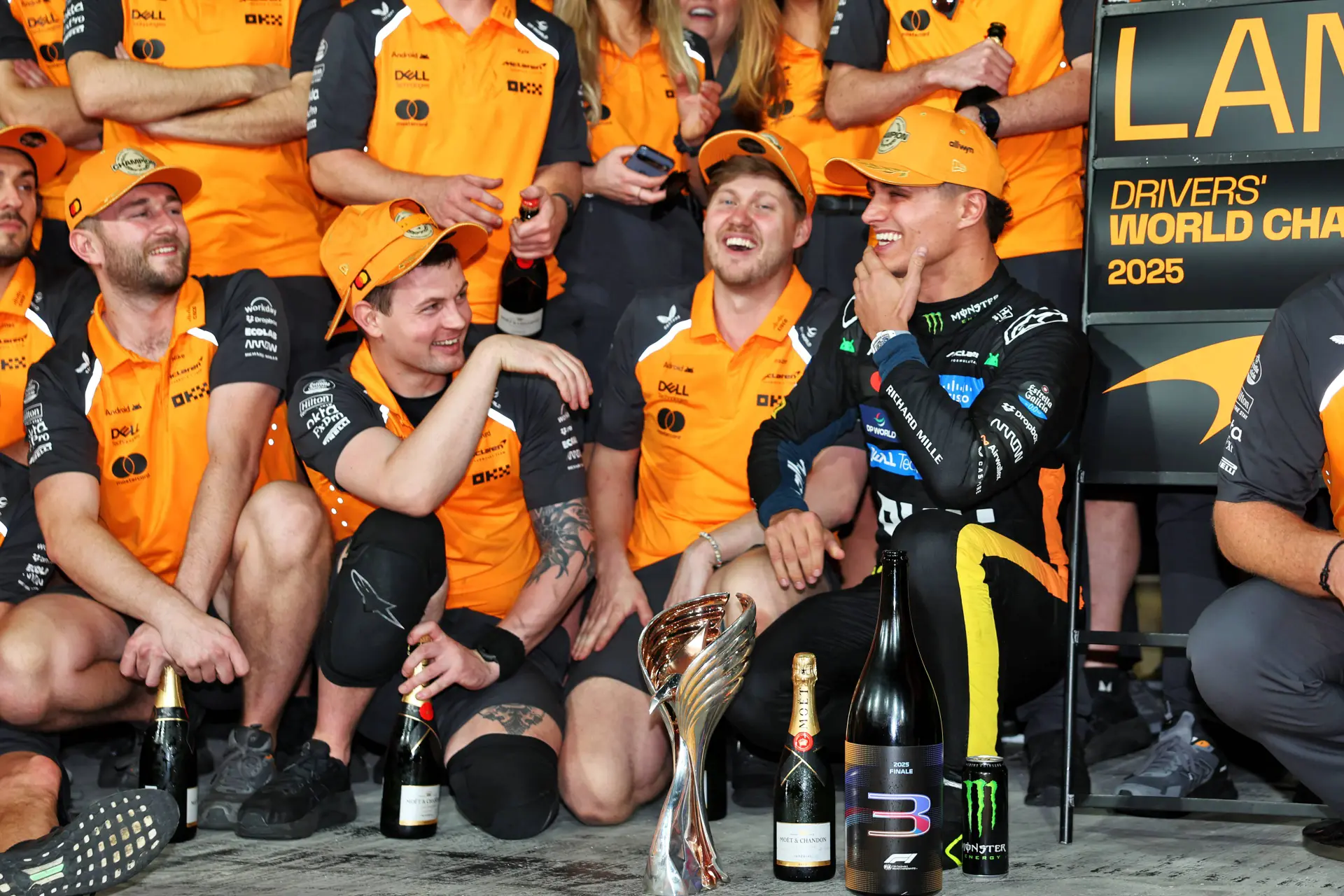 Norris negeert bevel van McLaren compleet in Abu Dhabi
