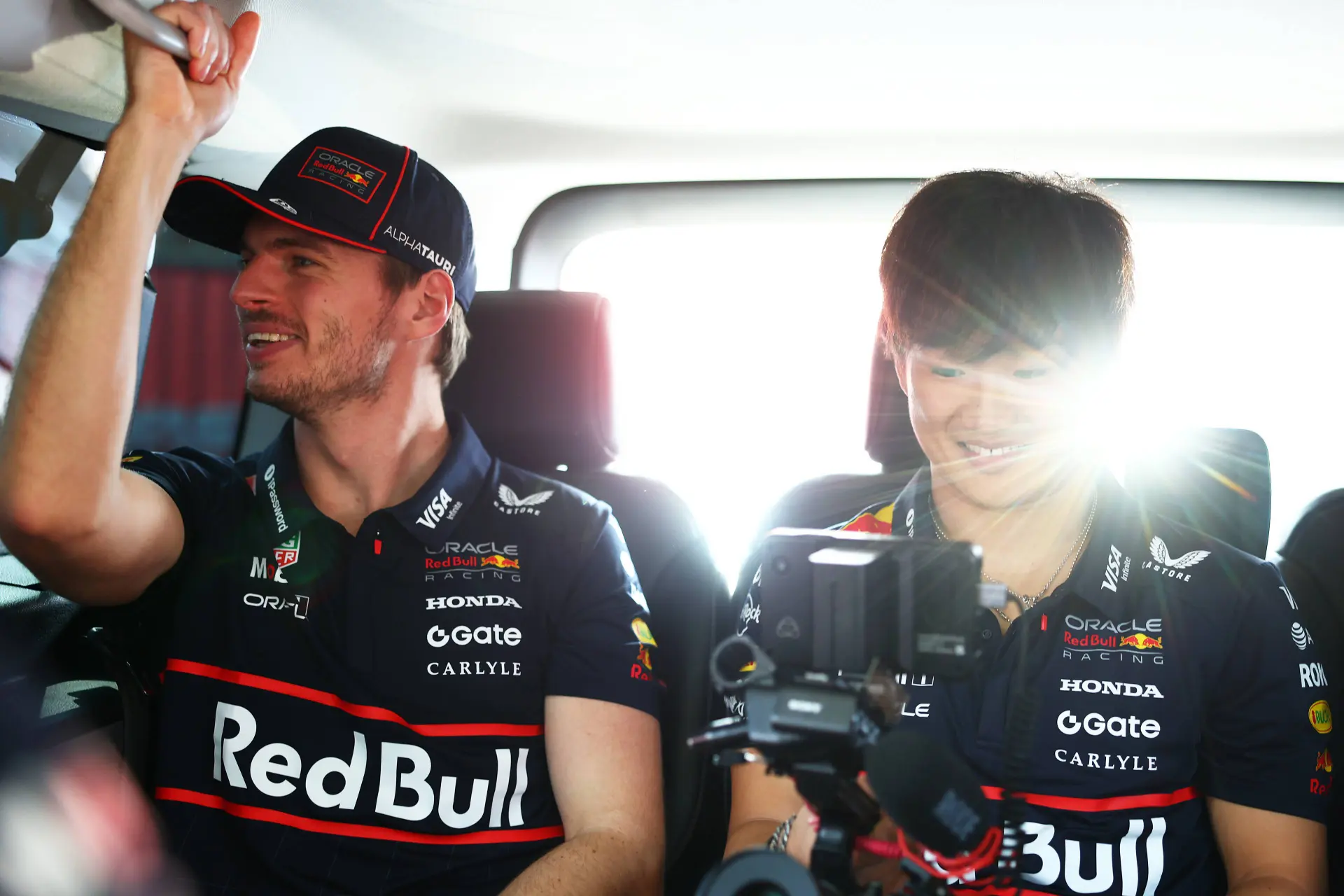 Verstappen neemt afscheid van Tsunoda met speciaal gebaar