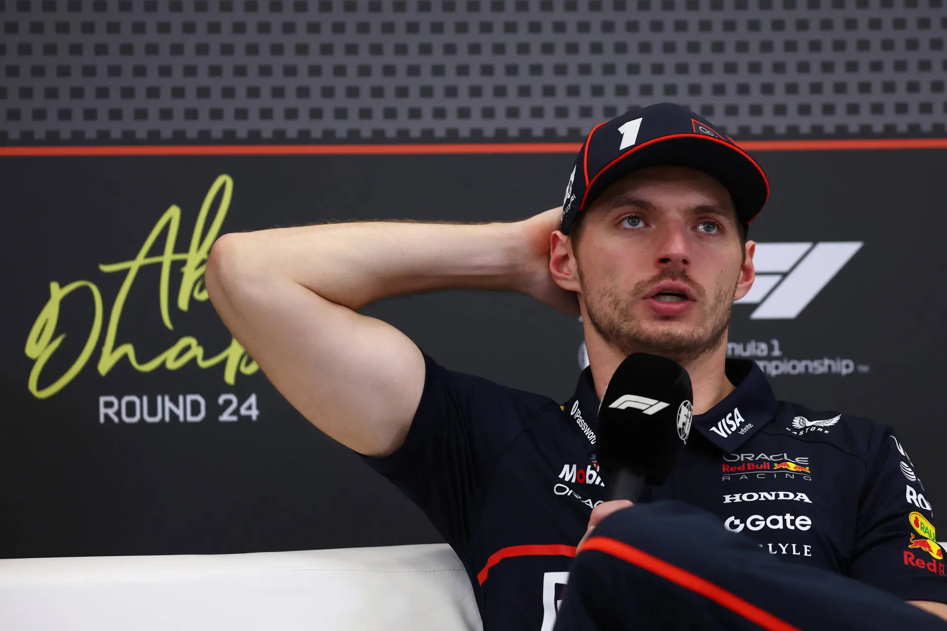 Verstappen hoopte op chaos achter hem: ‘Ik bleef naar het scherm kijken’