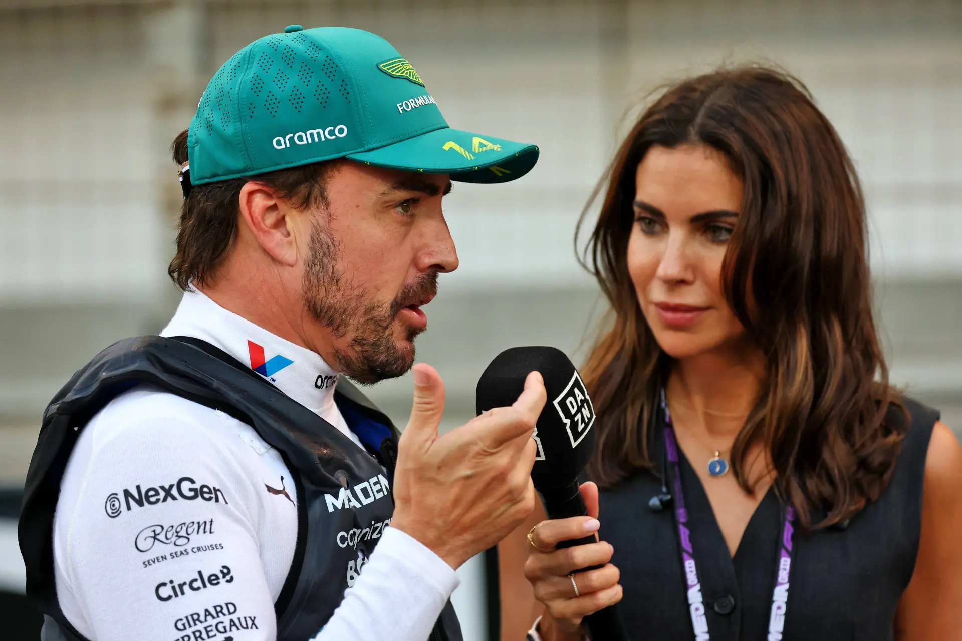 Alonso onthult naam van eerste kind met toepasselijk cadeau van F1