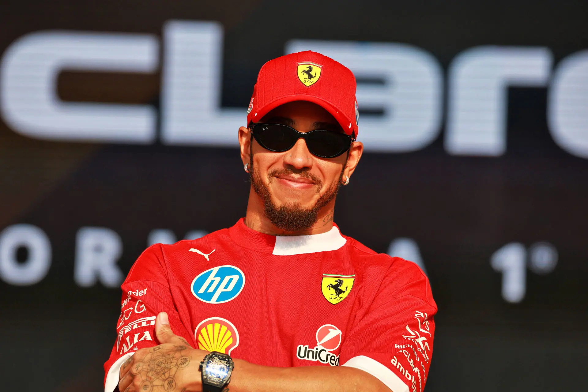 Hamilton verklapt goed bewaard geheim over Ferrari-teamgenoot Leclerc