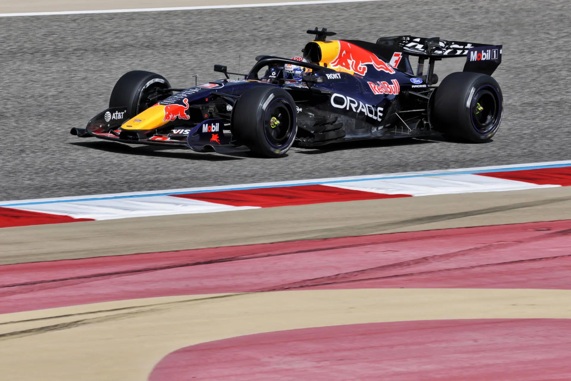 F1 LIVE | Reactions to Day 1 in Bahrain as Norris sets the pace ahead of Verstappen