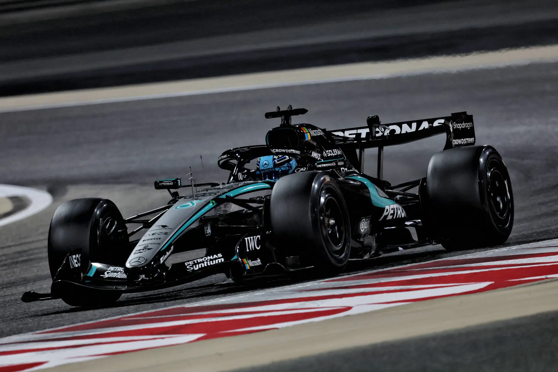 F1-teams in Bahrein muurvast door onrust in Midden-Oosten: Dit is hun situatie
