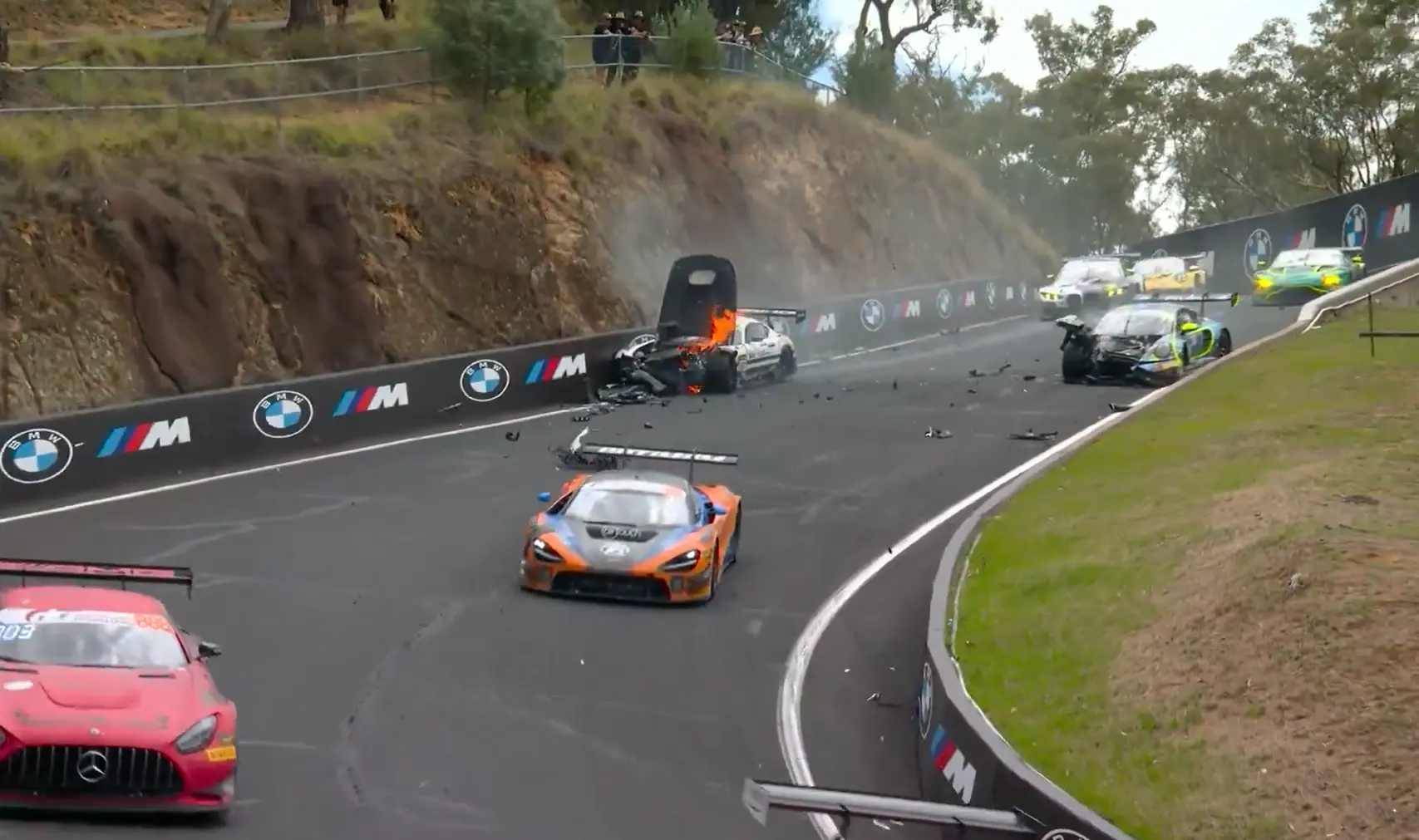 Bizarre crashes voeren boventoon tijdens 12 uur van Bathurst