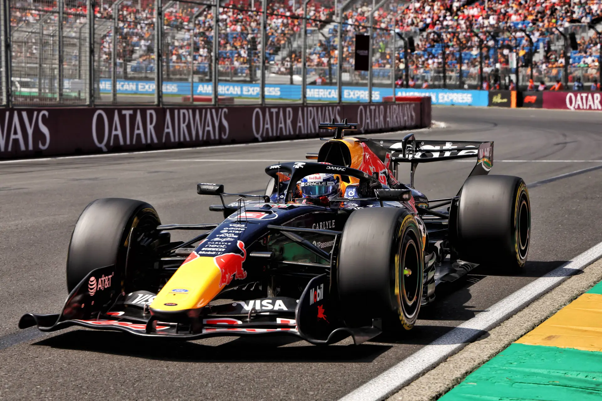 Verstappen afgetroefd door superieure Ferrari-coureurs in VT1 in Australië