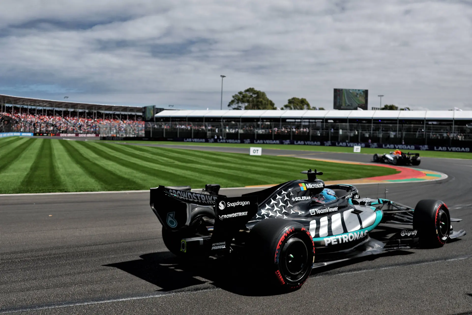 F1 LIVE | Russell dominates to claim Australia GP pole, Verstappen crashes out — Reactions