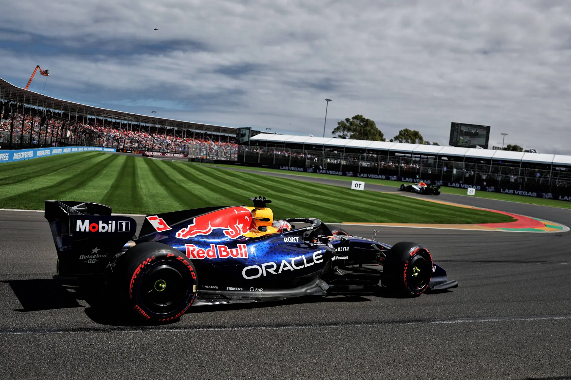 F1 LIVE | Verstappen suffers massive qualifying crash, as Russell sets the pace in Australia
