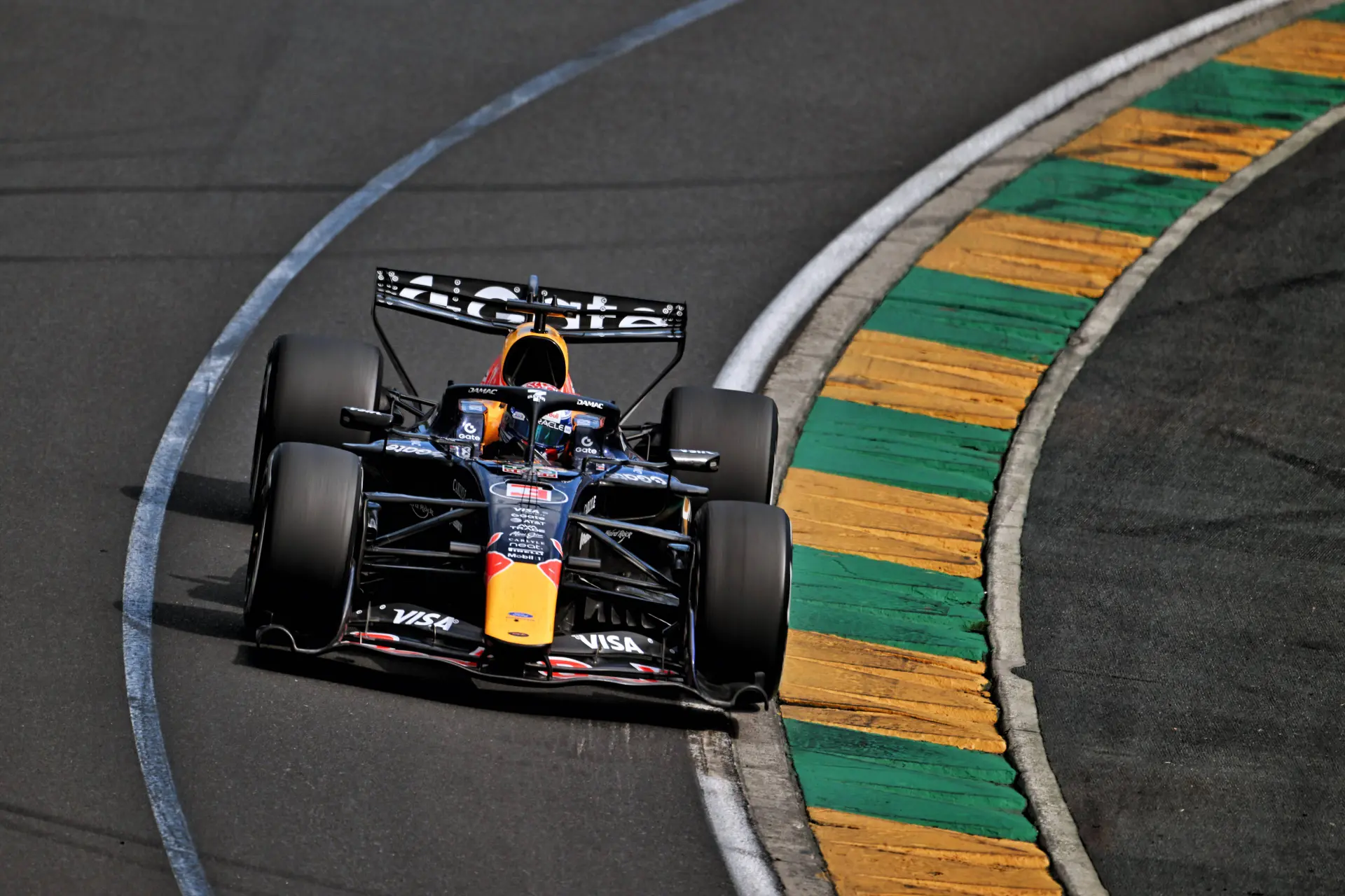 Kan een Formule 1-auto ondersteboven rijden?