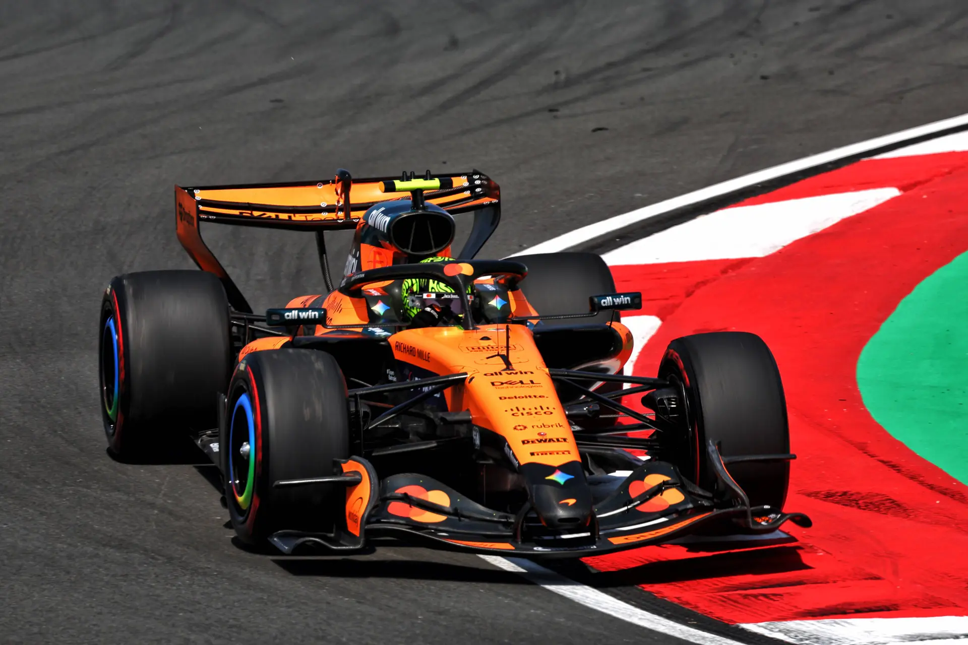 Full Results FP1 | McLaren puts Mercedes on its toes in Japan