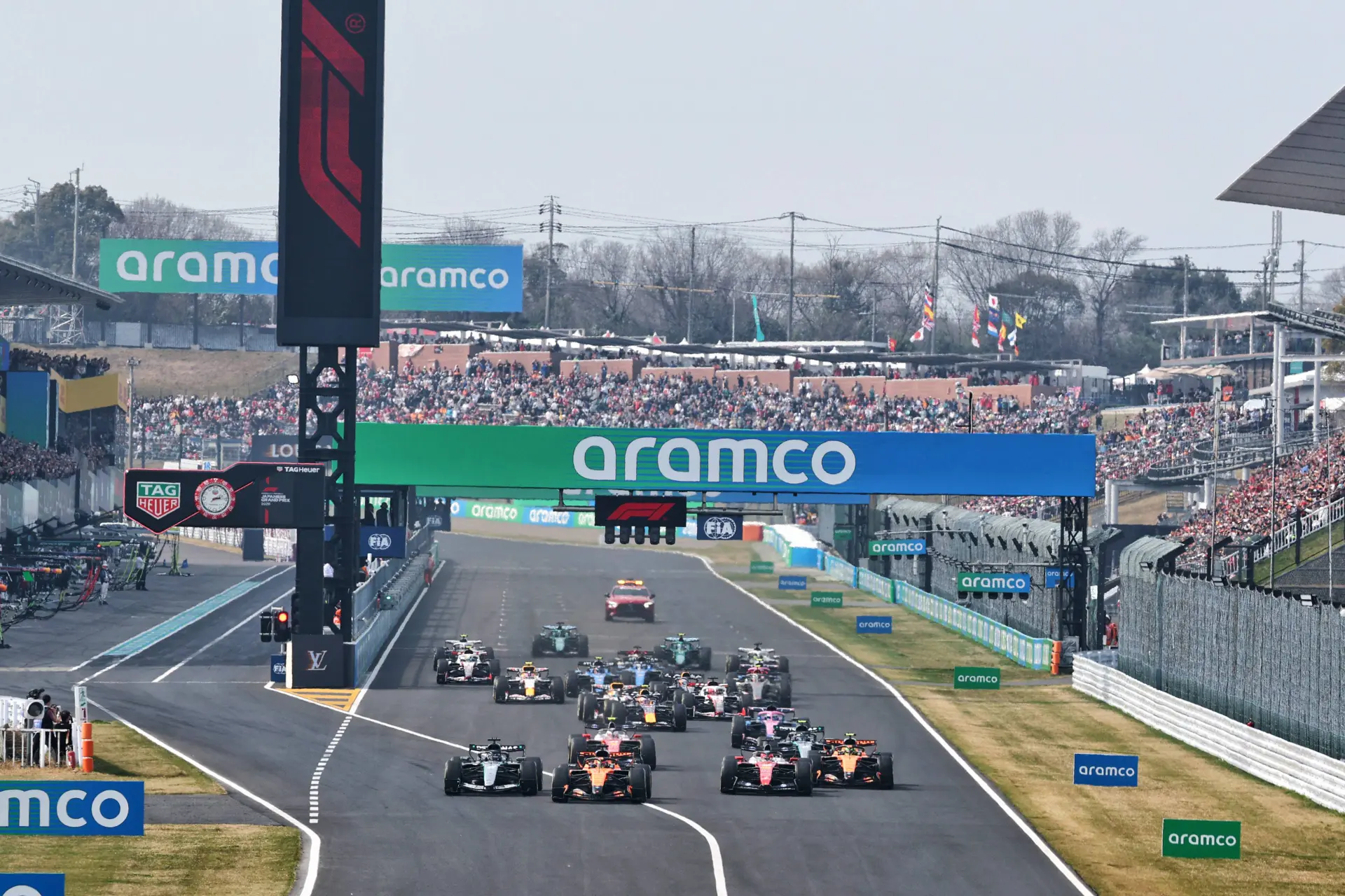 Rampzalig begin voor Mercedes in Japan, Verstappen op puntenkoers