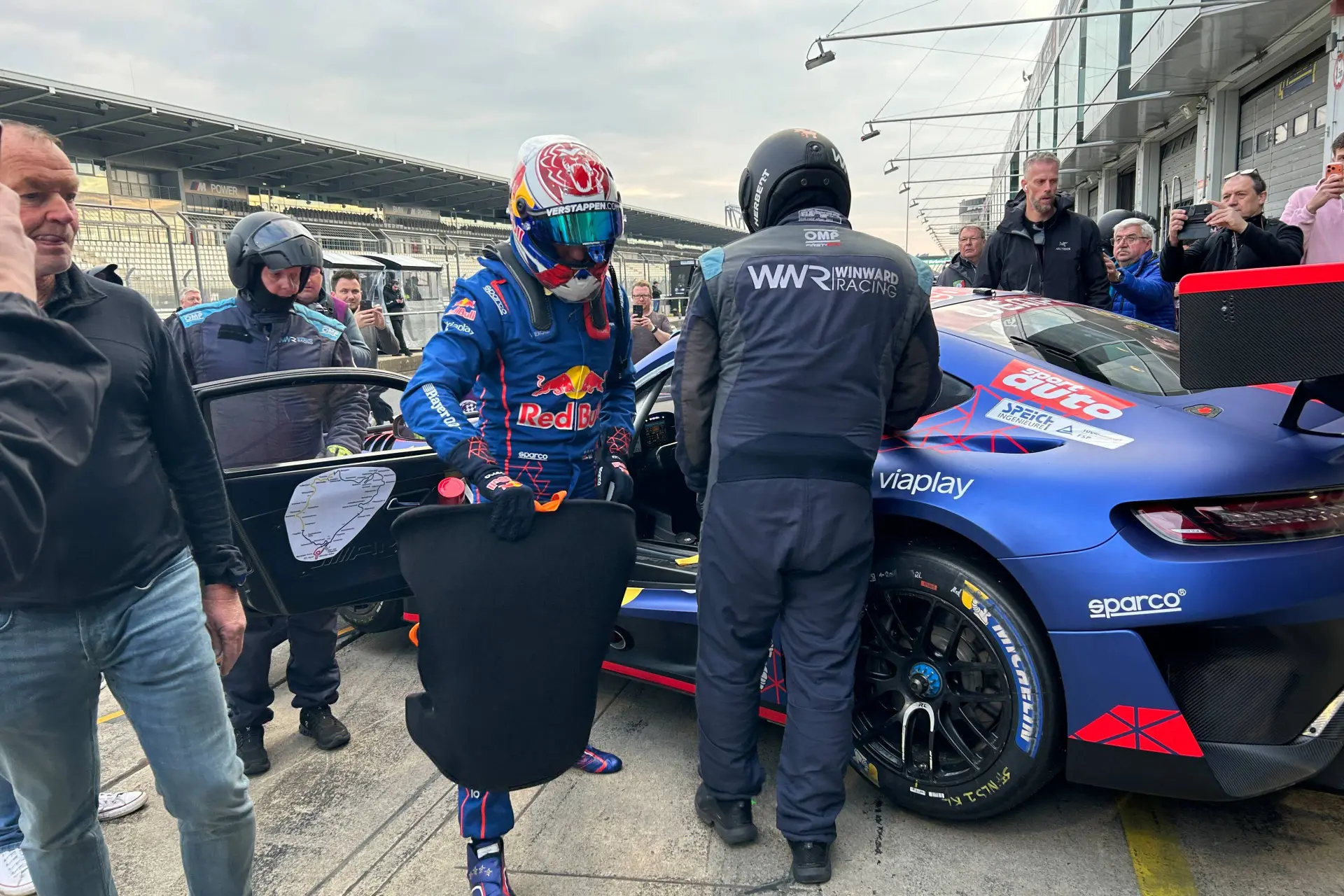 Verstappen laat zich opnieuw van zijn beste kant zien in druk Nordschleife-weekend