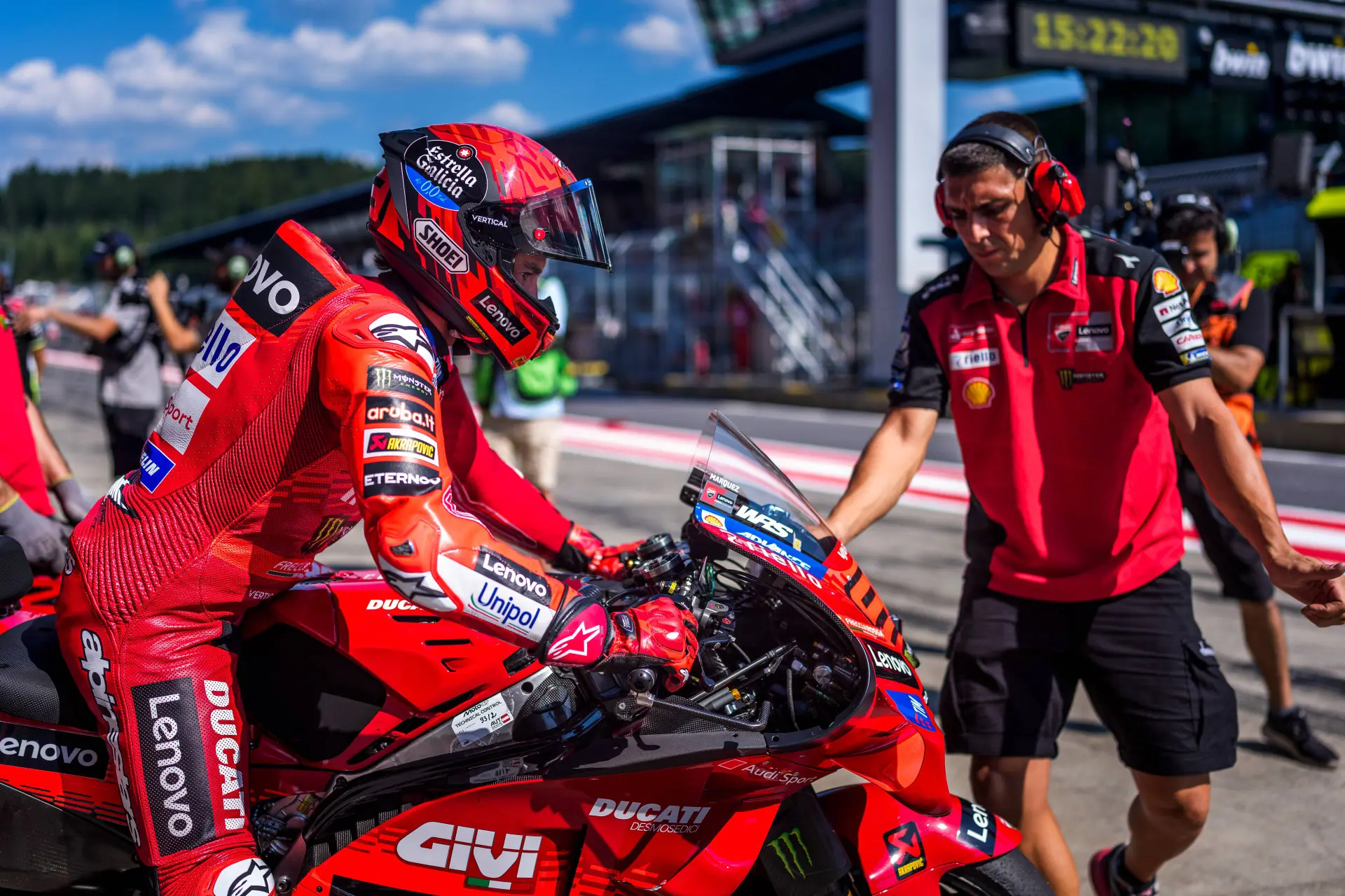 Marquez snelste in chaotische MotoGP-sessie vol crashes in Austin